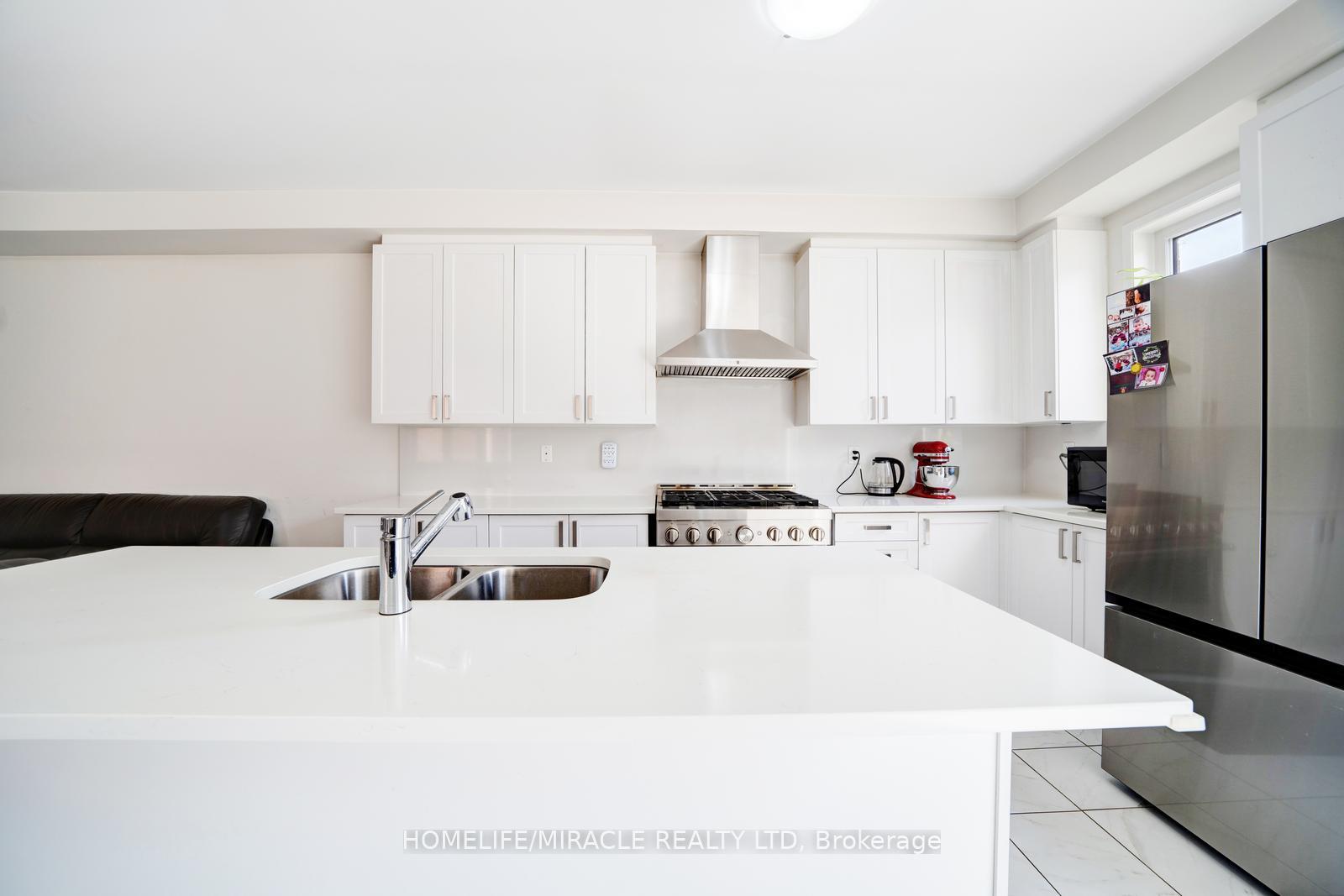 Photo 33 of 63 Auckland Drive, Whitby, Rural Whitby — HOMEH