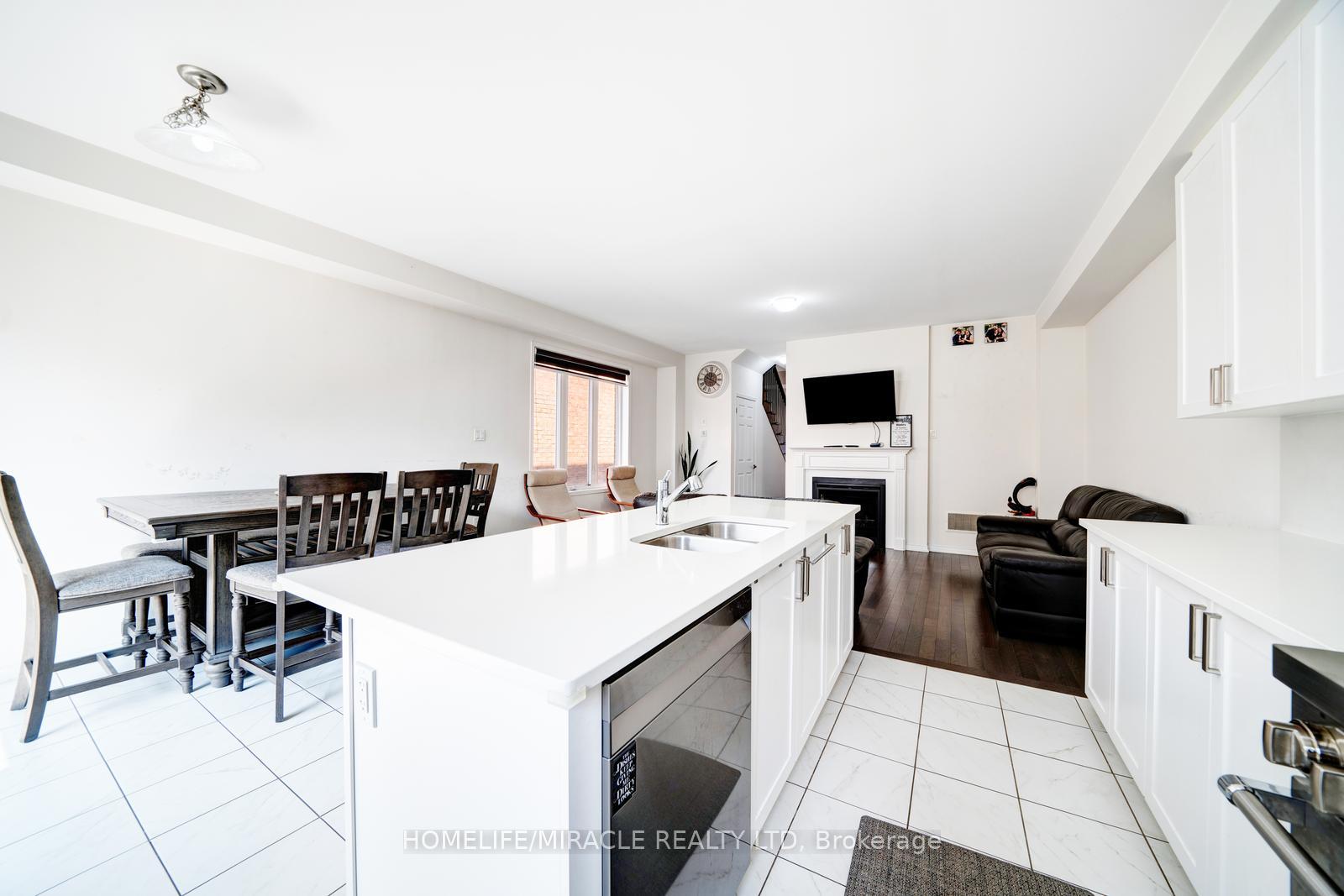 Photo 22 of 63 Auckland Drive, Whitby, Rural Whitby — HOMEH