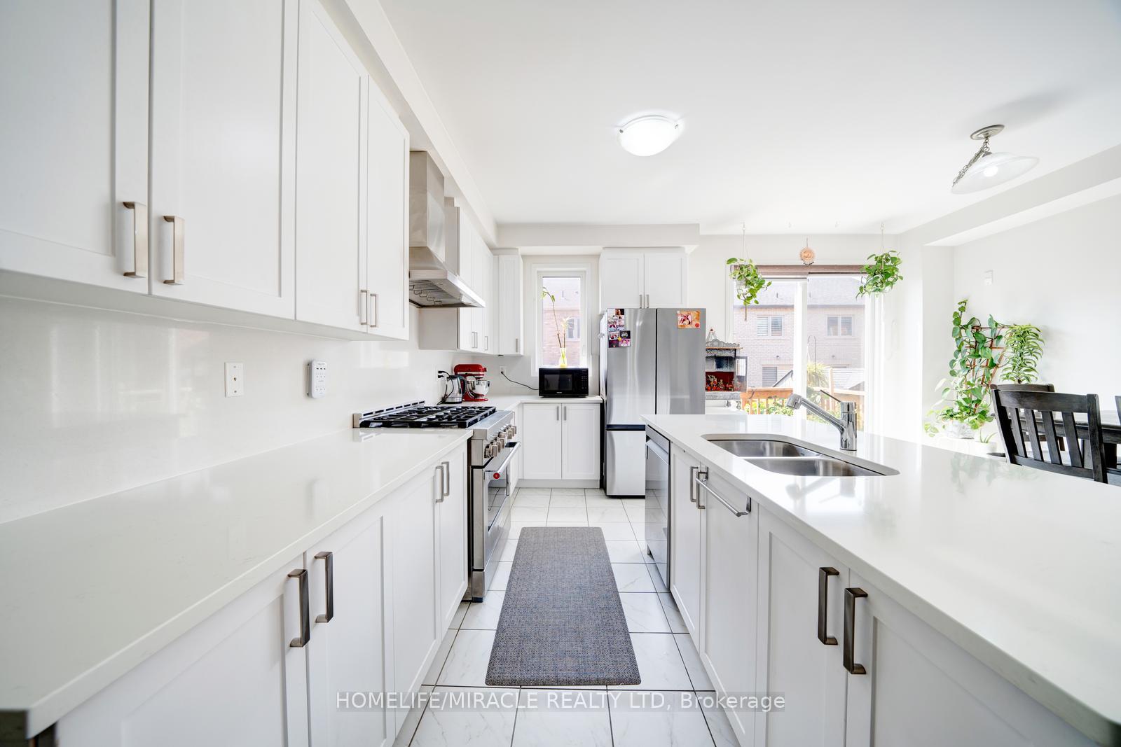 Photo 17 of 63 Auckland Drive, Whitby, Rural Whitby — HOMEH