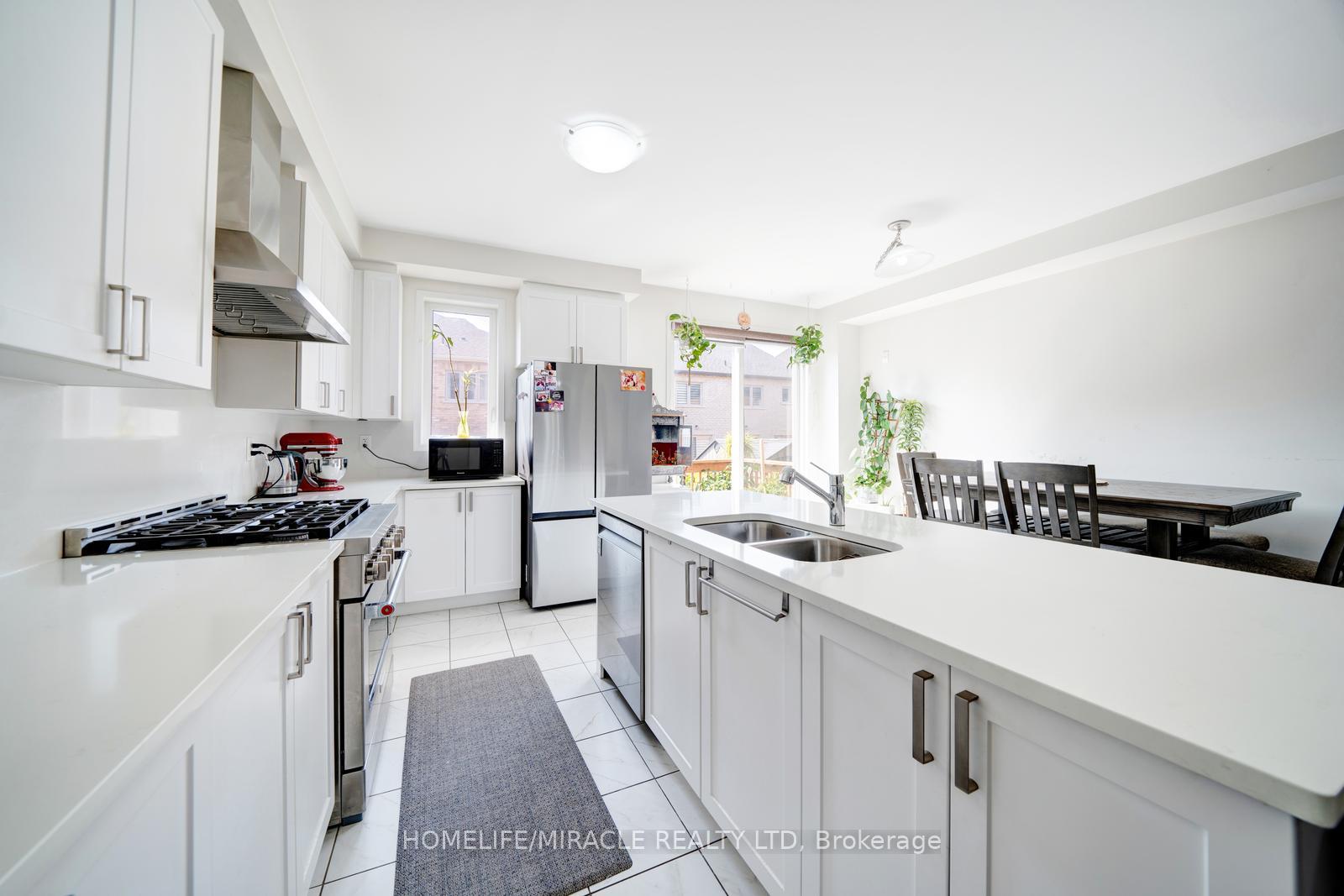 Photo 23 of 63 Auckland Drive, Whitby, Rural Whitby — HOMEH