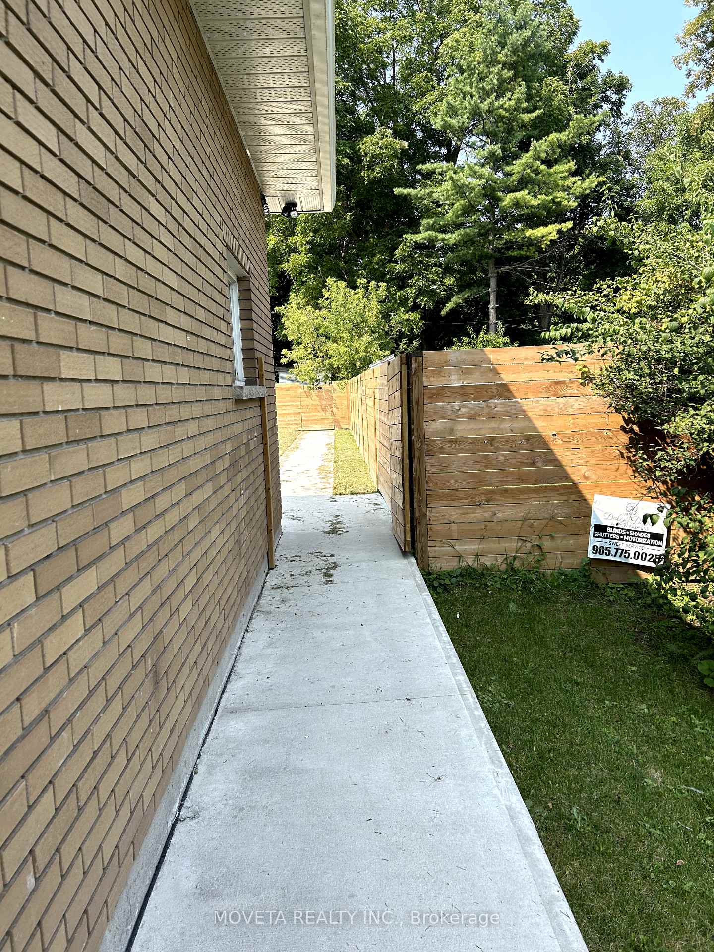 Photo 3 of 111 Essa Road, Barrie, Allandale — HOMEH