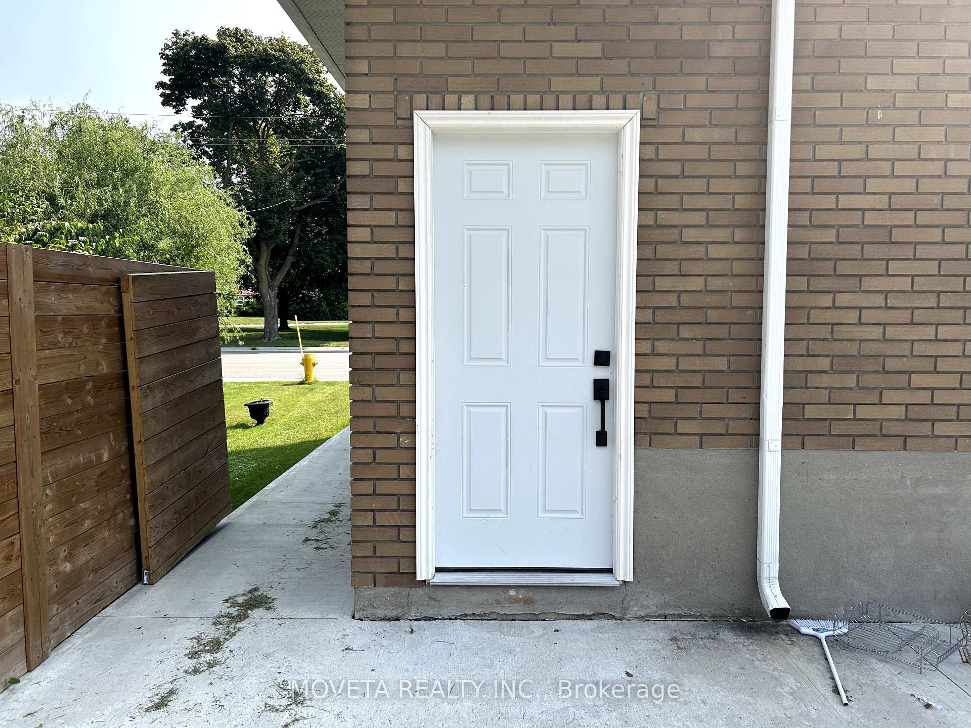 Photo 4 of 111 Essa Road, Barrie, Allandale — HOMEH