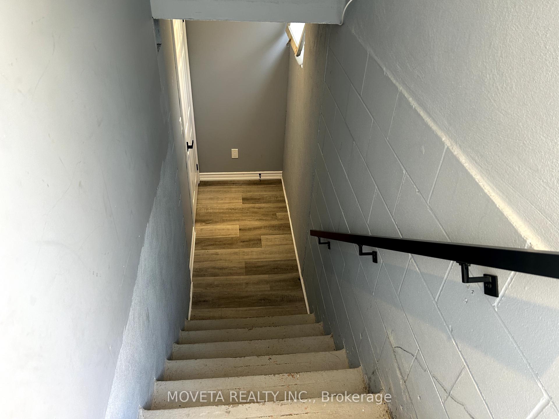 Photo 2 of 111 Essa Road, Barrie, Allandale — HOMEH