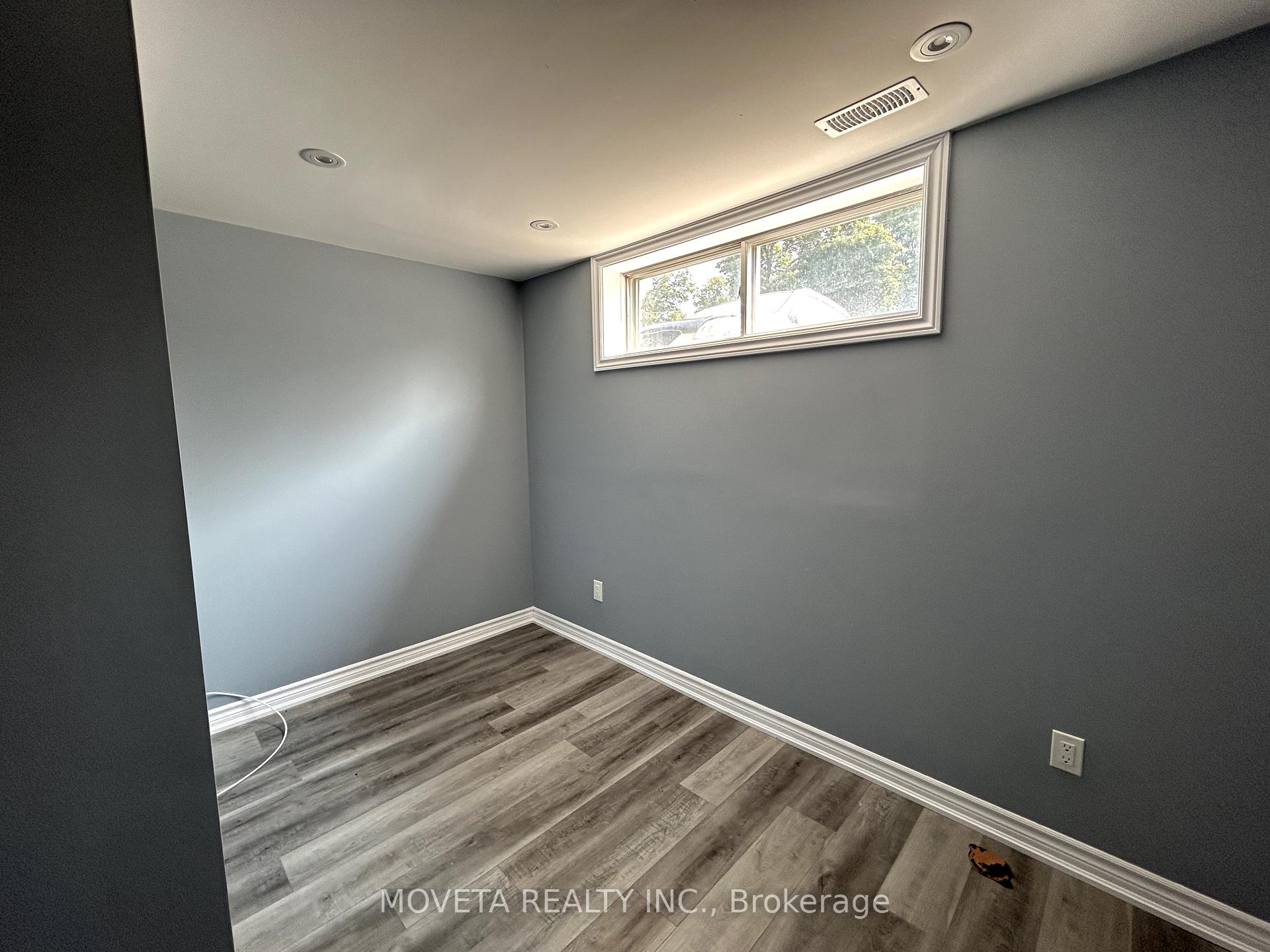 Photo 5 of 111 Essa Road, Barrie, Allandale — HOMEH