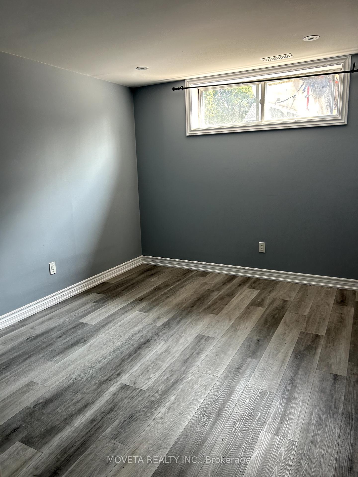 Photo 7 of 111 Essa Road, Barrie, Allandale — HOMEH