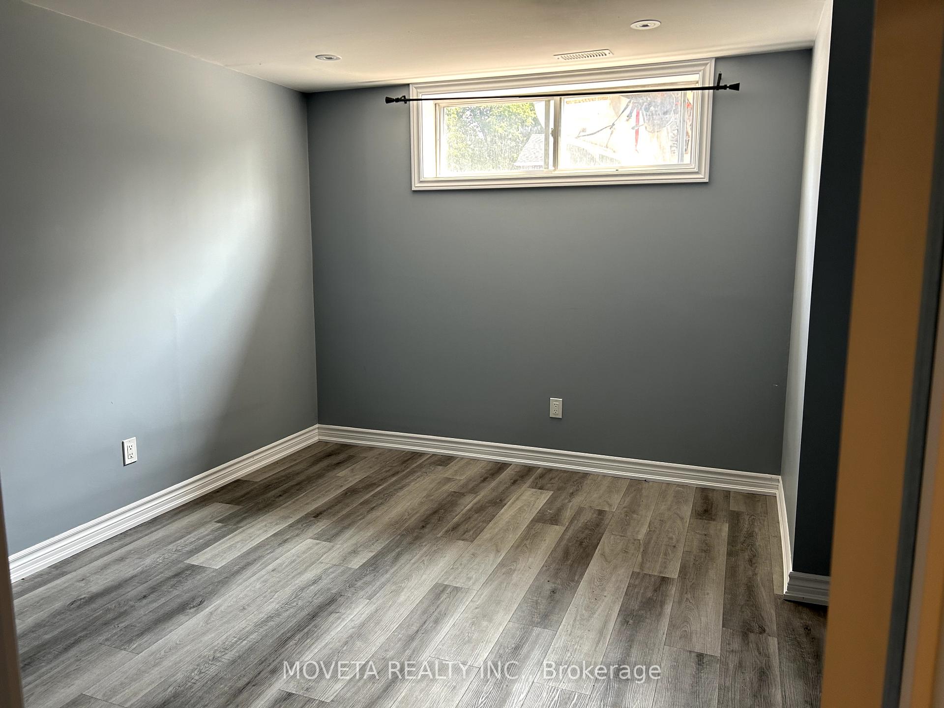 Photo 9 of 111 Essa Road, Barrie, Allandale — HOMEH
