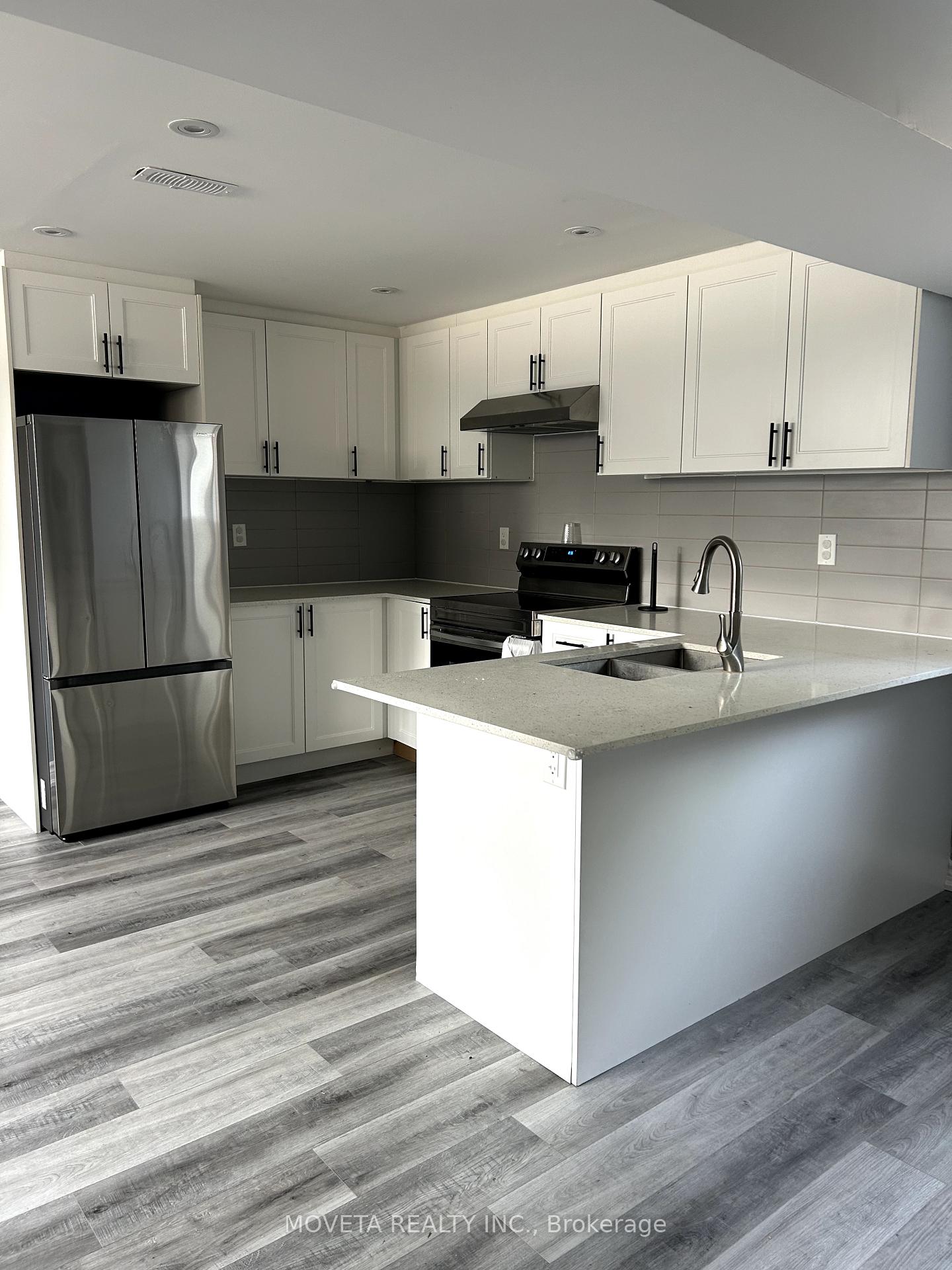 Photo 8 of 111 Essa Road, Barrie, Allandale — HOMEH