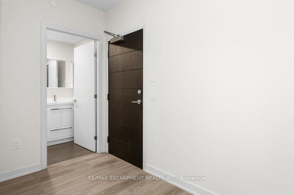 Photo 3 of Unit 1208, 212 King William Street, Hamilton, Beasley — HOMEH