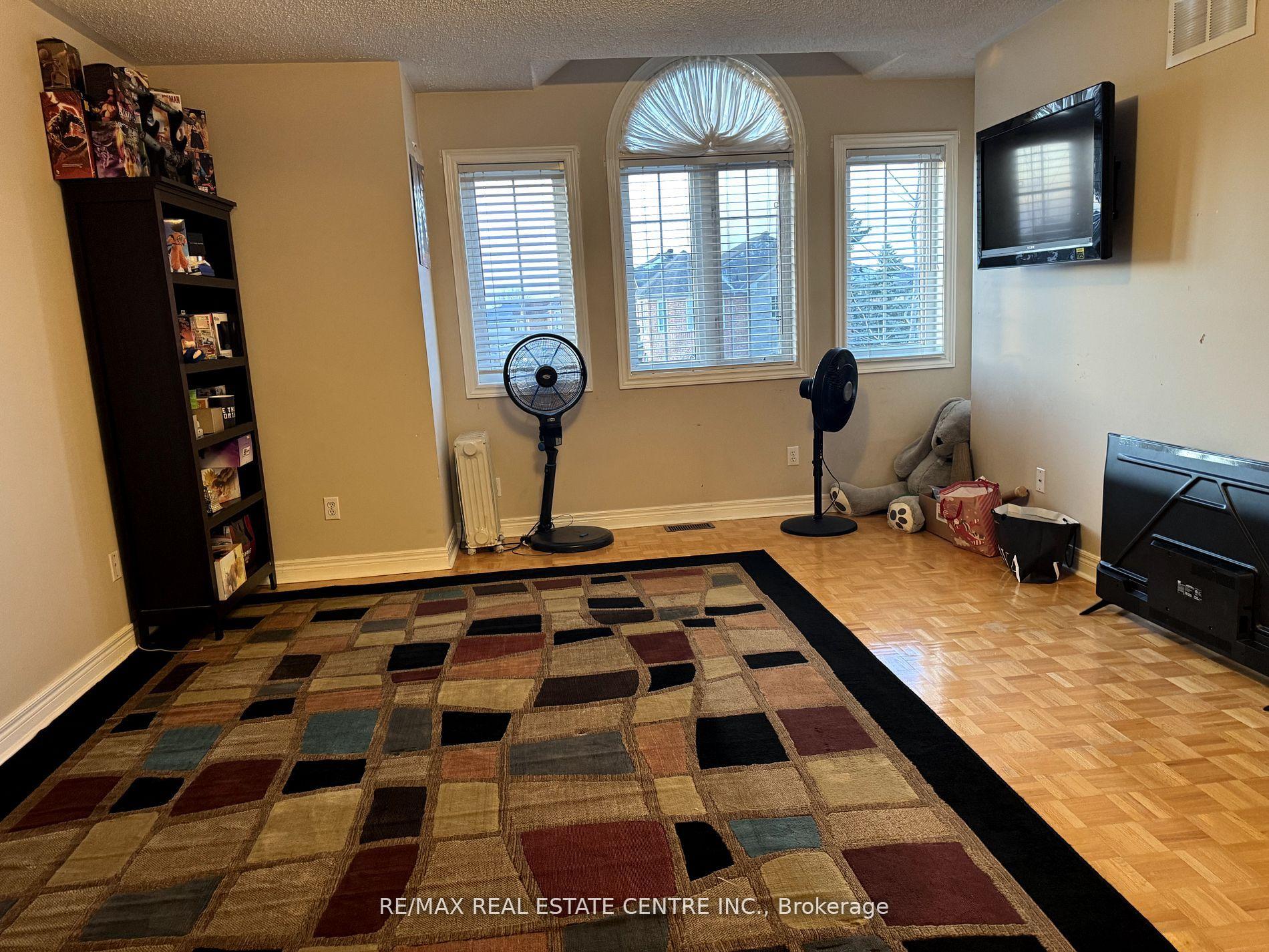 Photo 11 of 40 Giza Crescent, Brampton, Sandringham-Wellington — HOMEH