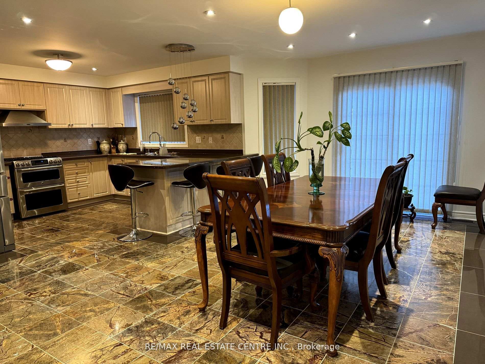 Photo 31 of 40 Giza Crescent, Brampton, Sandringham-Wellington — HOMEH