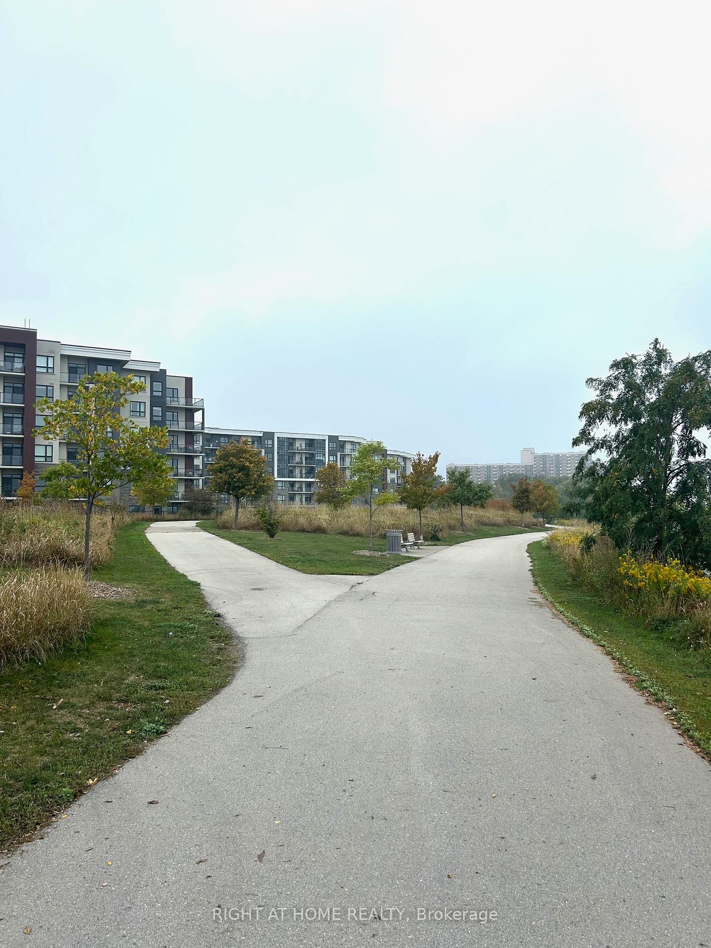 Photo 8 of Unit 227, 125 Shoreview Place, Hamilton, Lakeshore — HOMEH