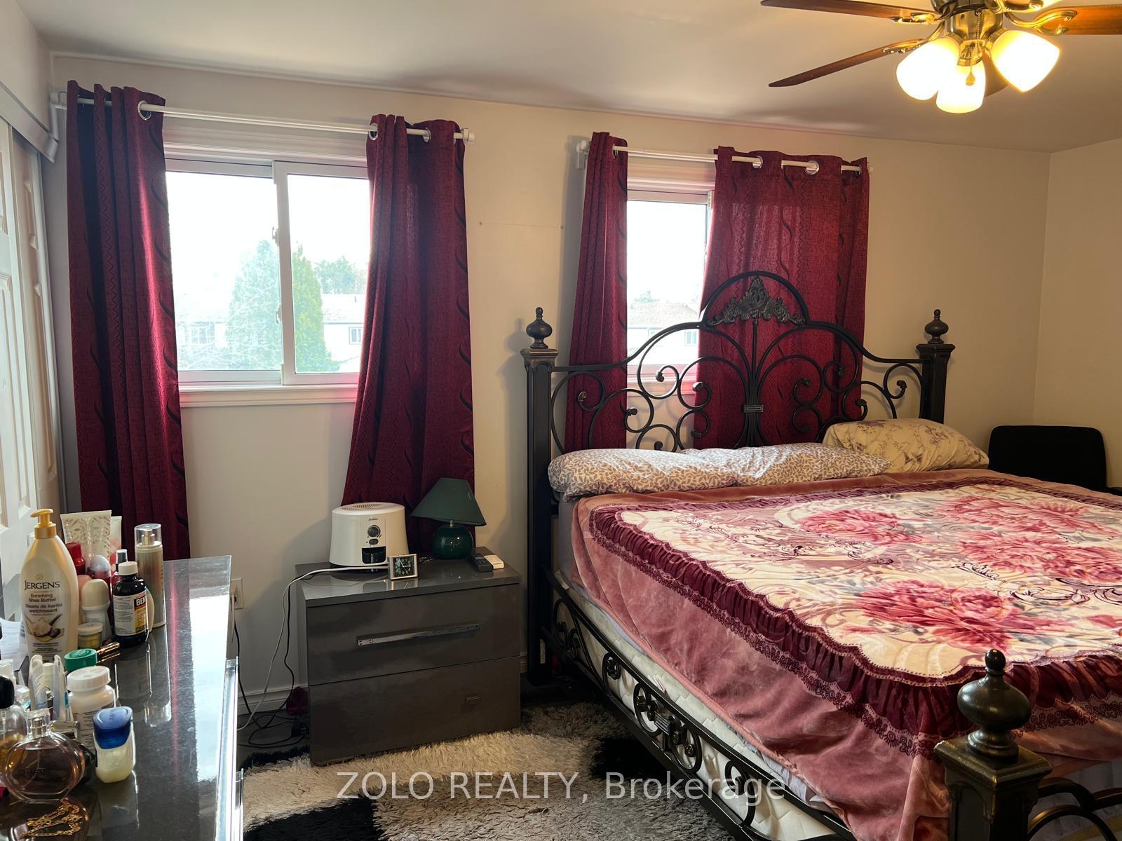 Photo 8 of 147 Burns - Upper Level Circle, Barrie, Letitia Heights — HOMEH