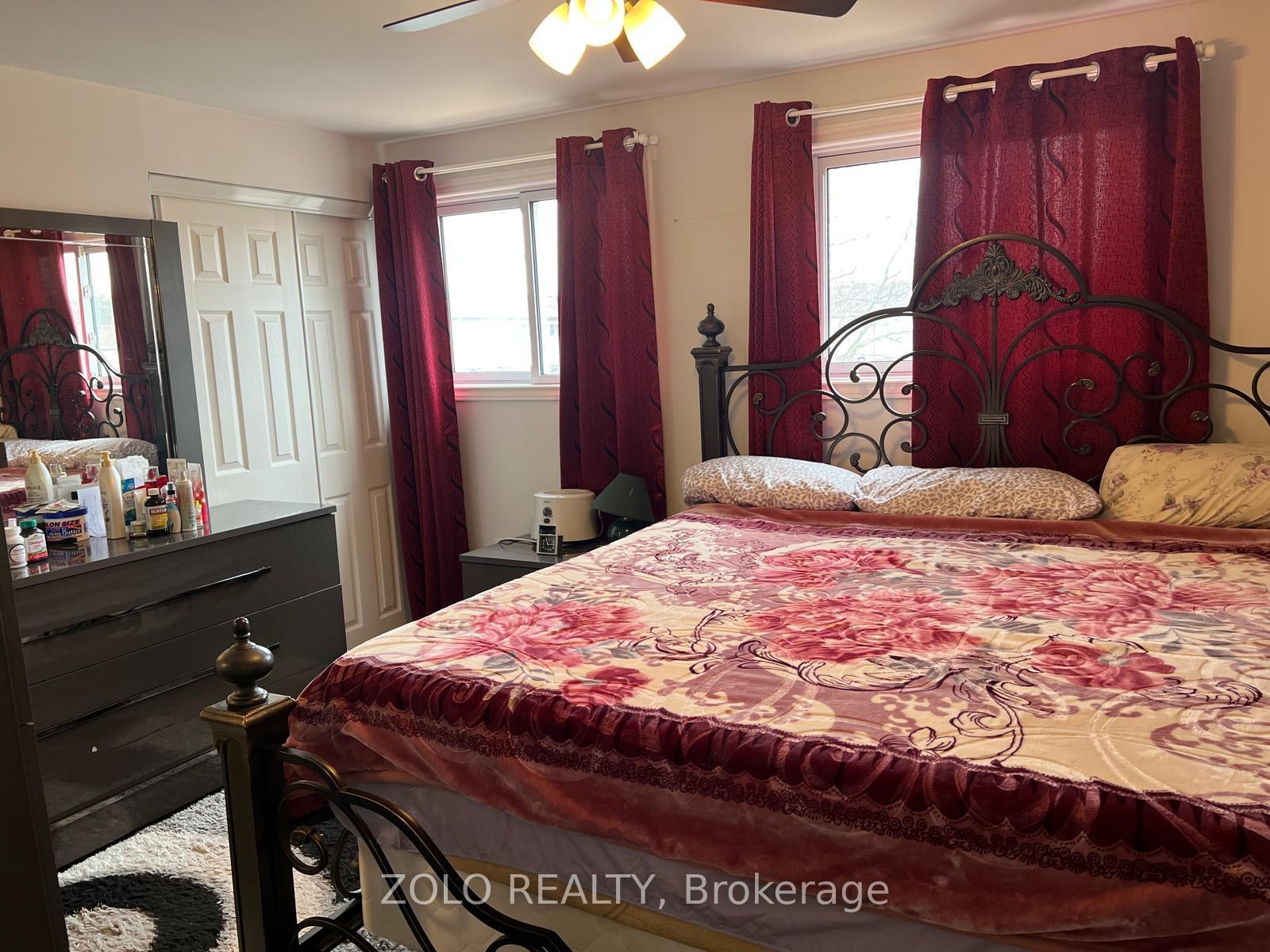 Photo 7 of 147 Burns - Upper Level Circle, Barrie, Letitia Heights — HOMEH