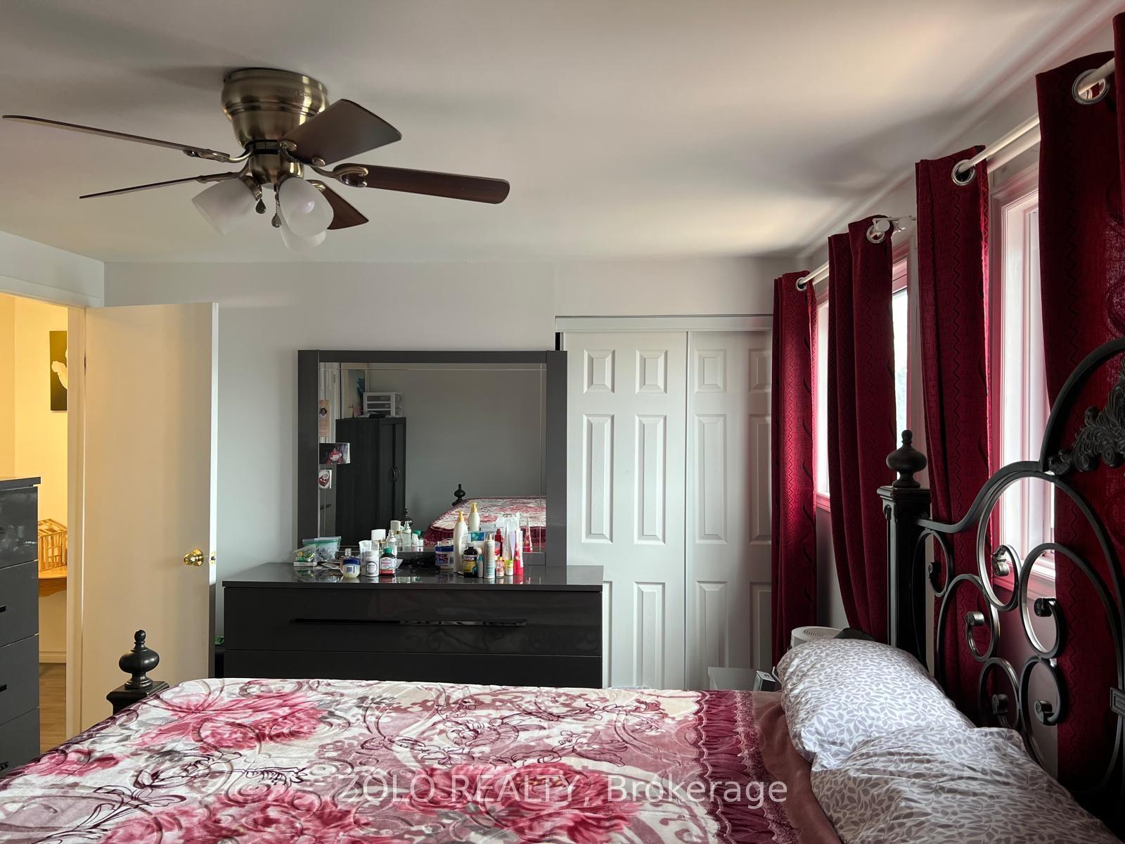 Photo 17 of 147 Burns - Upper Level Circle, Barrie, Letitia Heights — HOMEH