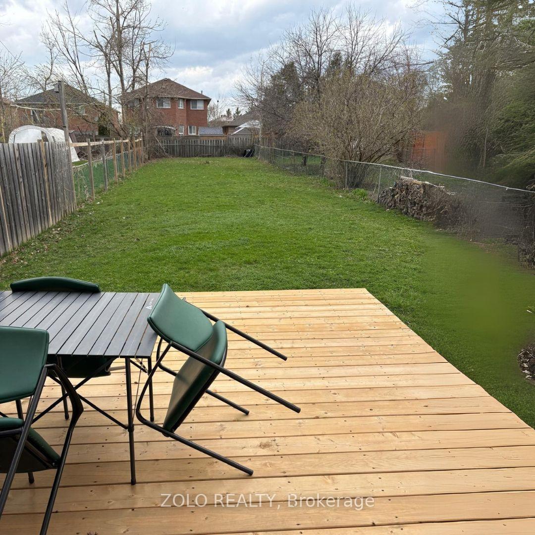 Photo 21 of 147 Burns - Upper Level Circle, Barrie, Letitia Heights — HOMEH