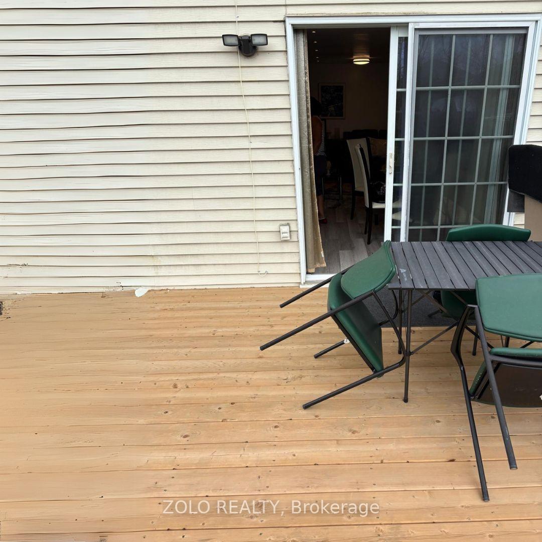 Photo 22 of 147 Burns - Upper Level Circle, Barrie, Letitia Heights — HOMEH