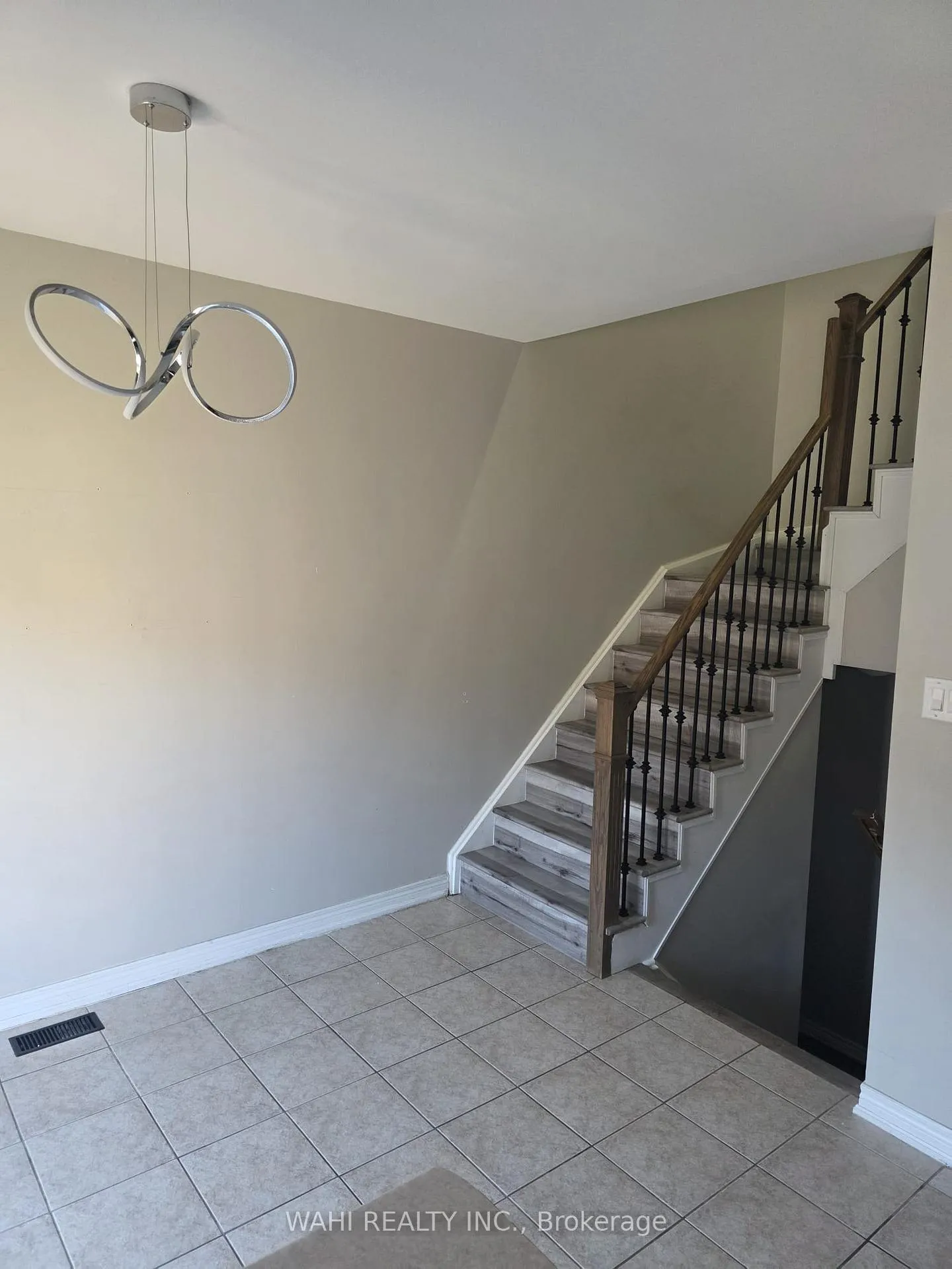 Photo 10 of 8 Lockport Way, Hamilton, Fruitland — HOMEH
