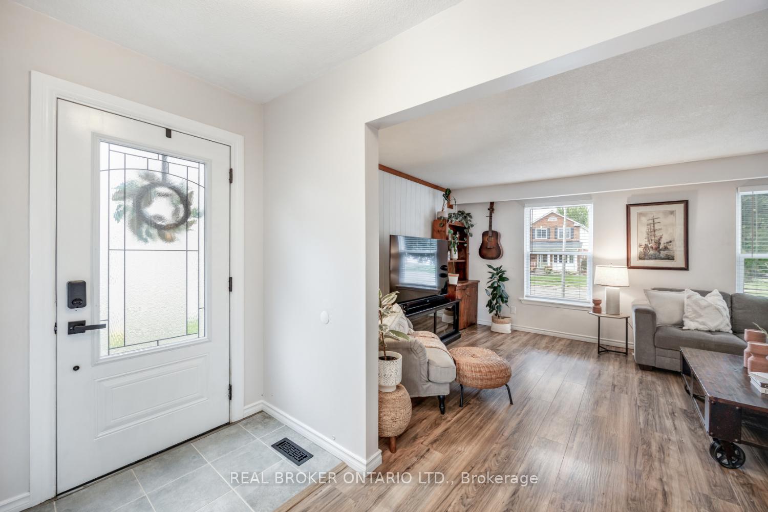 Photo 2 of 96 Martin Road, Clarington, Bowmanville — HOMEH