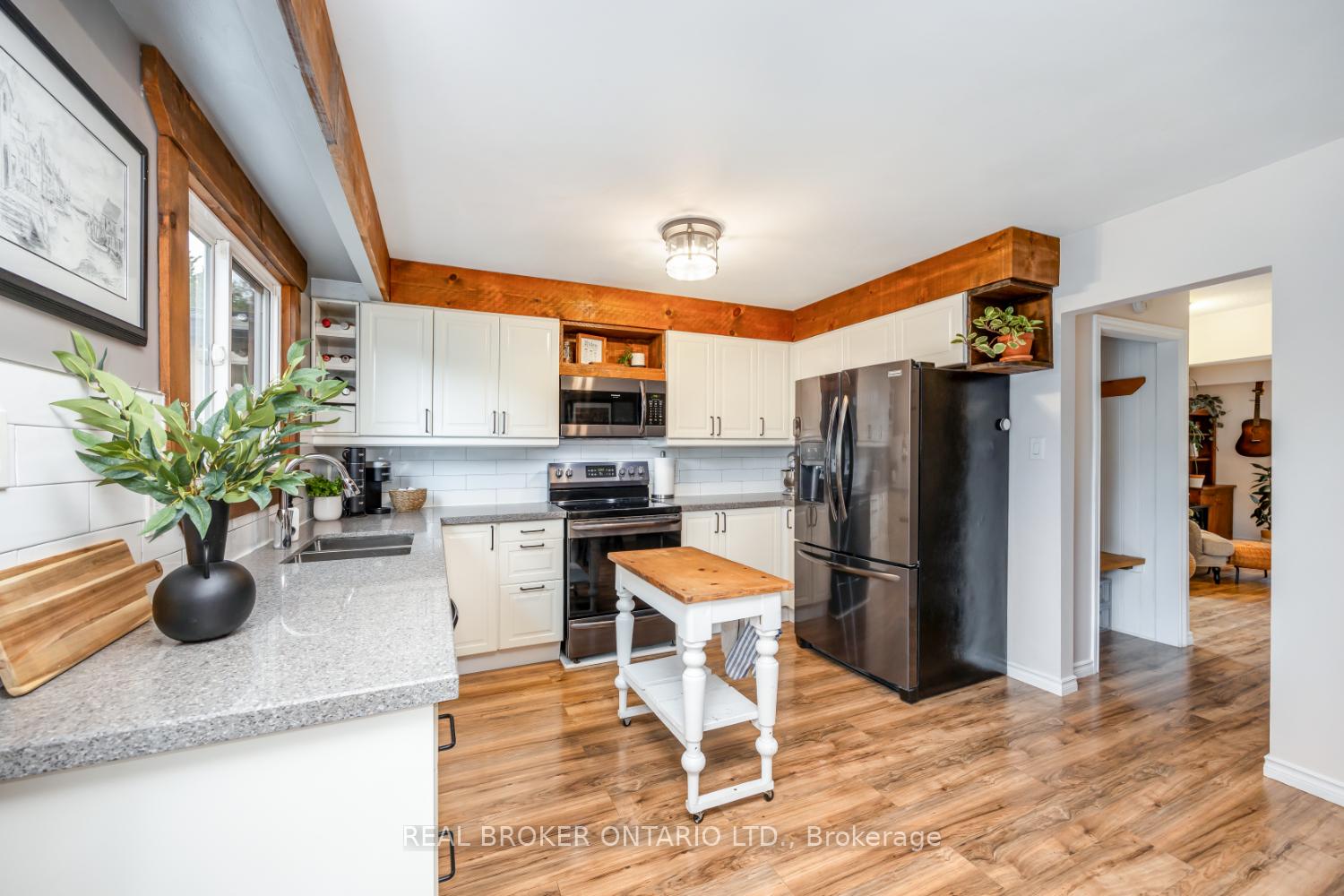 Photo 10 of 96 Martin Road, Clarington, Bowmanville — HOMEH