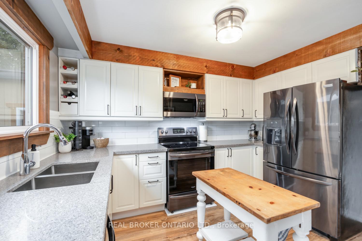 Photo 11 of 96 Martin Road, Clarington, Bowmanville — HOMEH