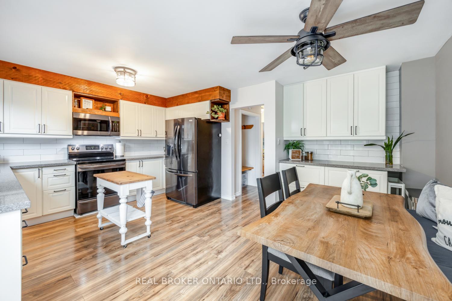 Photo 15 of 96 Martin Road, Clarington, Bowmanville — HOMEH