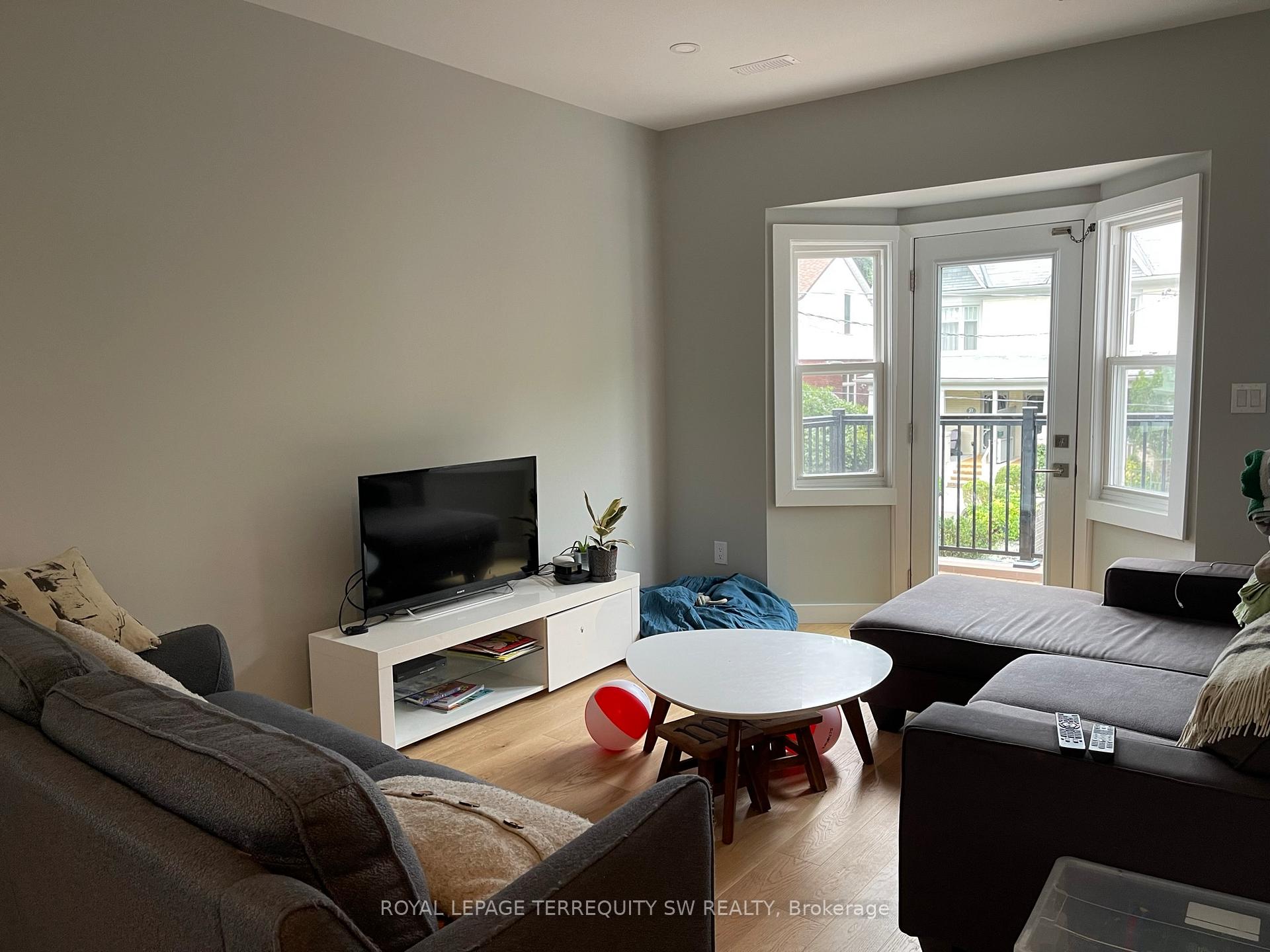 Photo 2 of Unit Upper, 22 Wheeler Avenue, Toronto, The Beaches — HOMEH