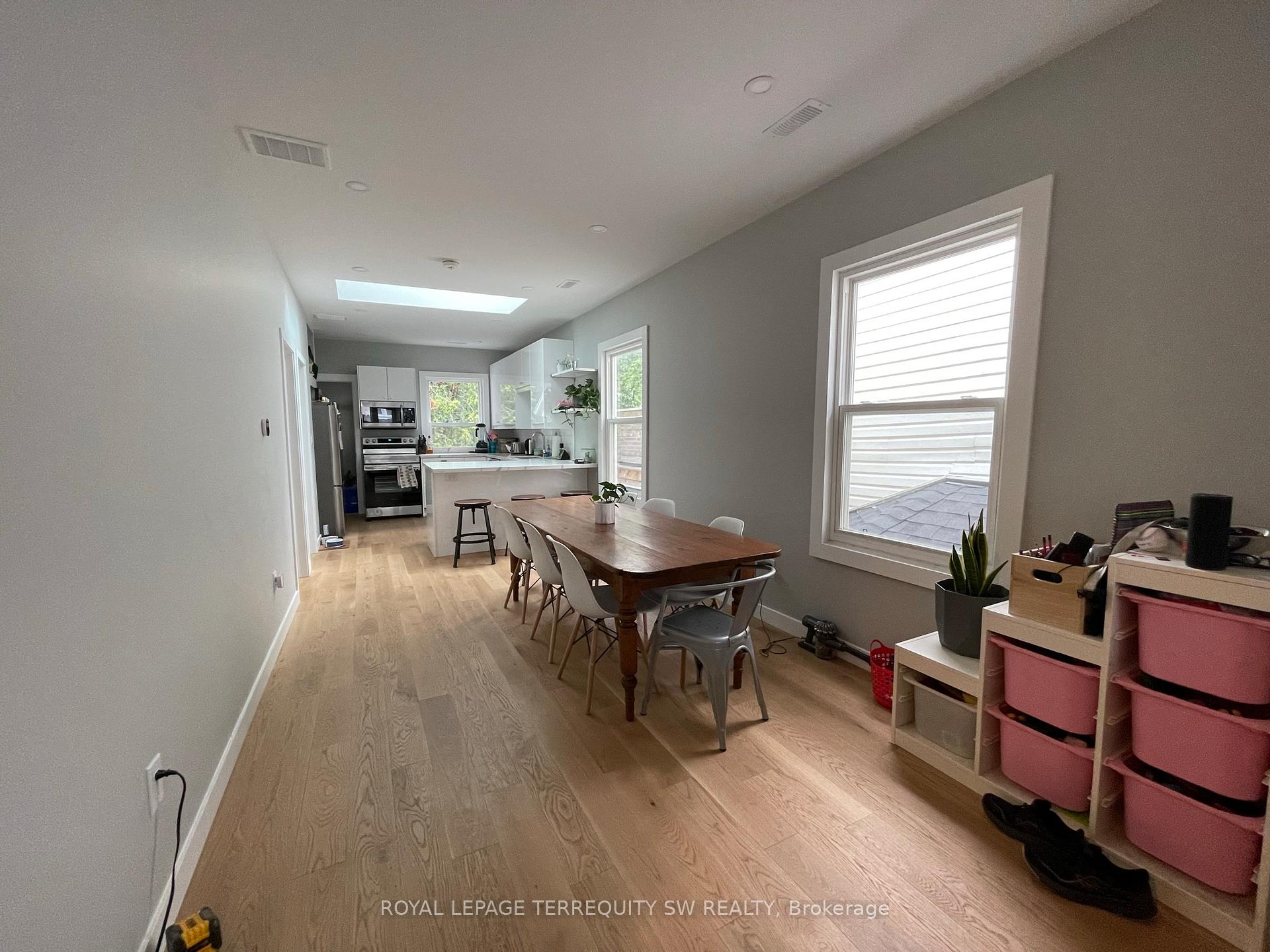 Photo 5 of Unit Upper, 22 Wheeler Avenue, Toronto, The Beaches — HOMEH
