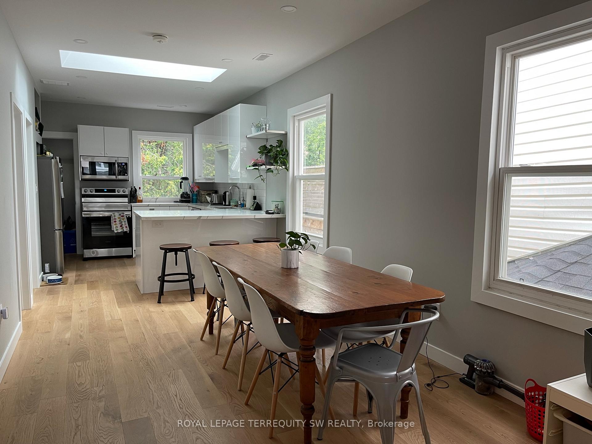 Photo 10 of Unit Upper, 22 Wheeler Avenue, Toronto, The Beaches — HOMEH