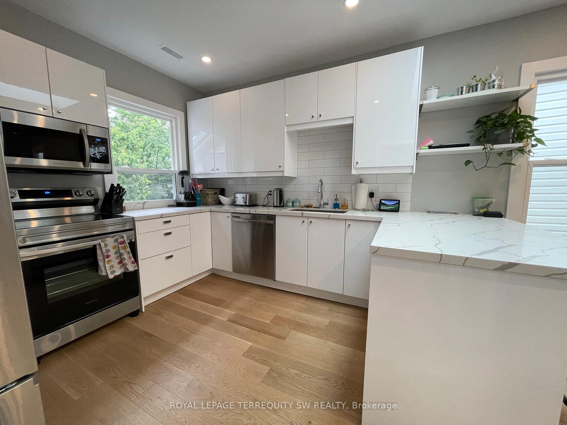 Photo 17 of Unit Upper, 22 Wheeler Avenue, Toronto, The Beaches — HOMEH