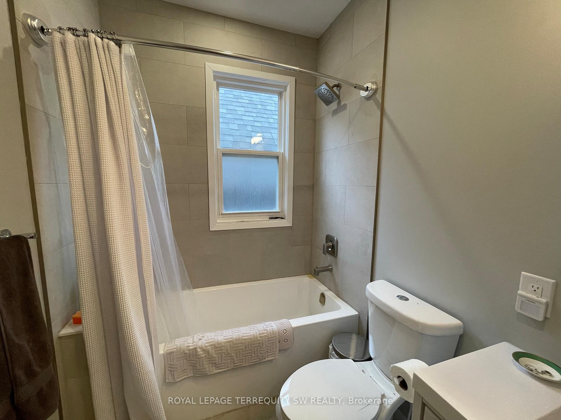 Photo 26 of Unit Upper, 22 Wheeler Avenue, Toronto, The Beaches — HOMEH