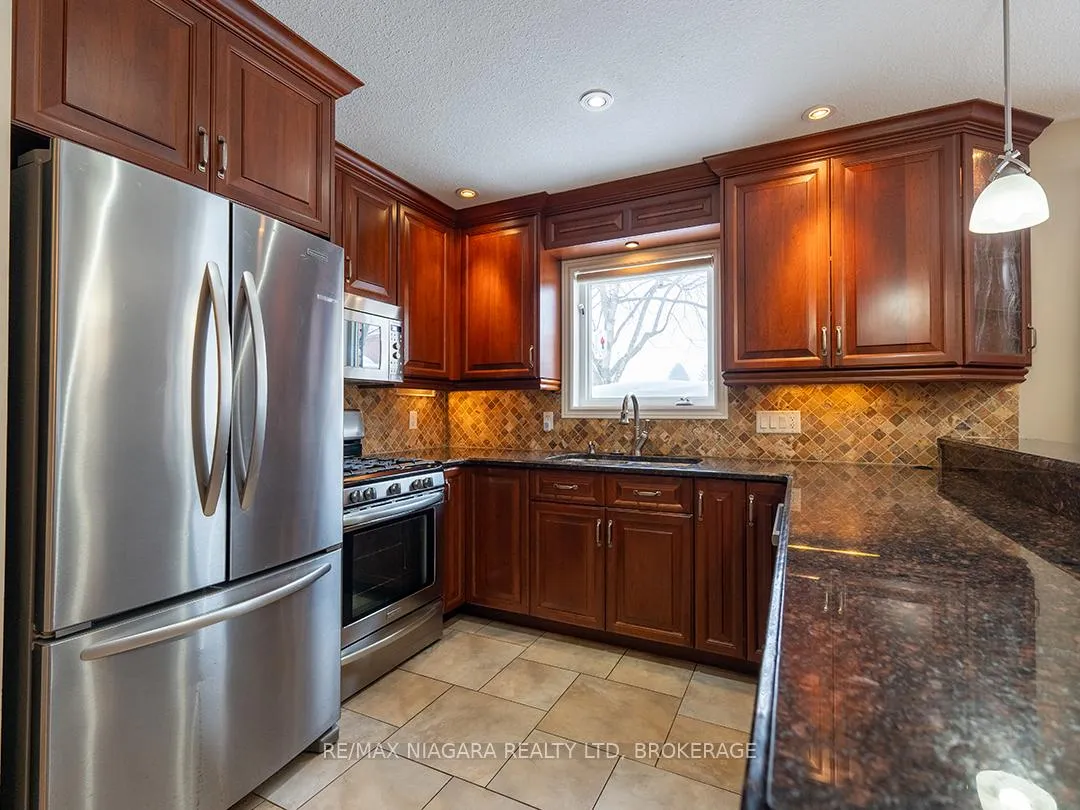 Photo 9 of 57 Maple Street, Port Colborne, Sugarloaf — HOMEH