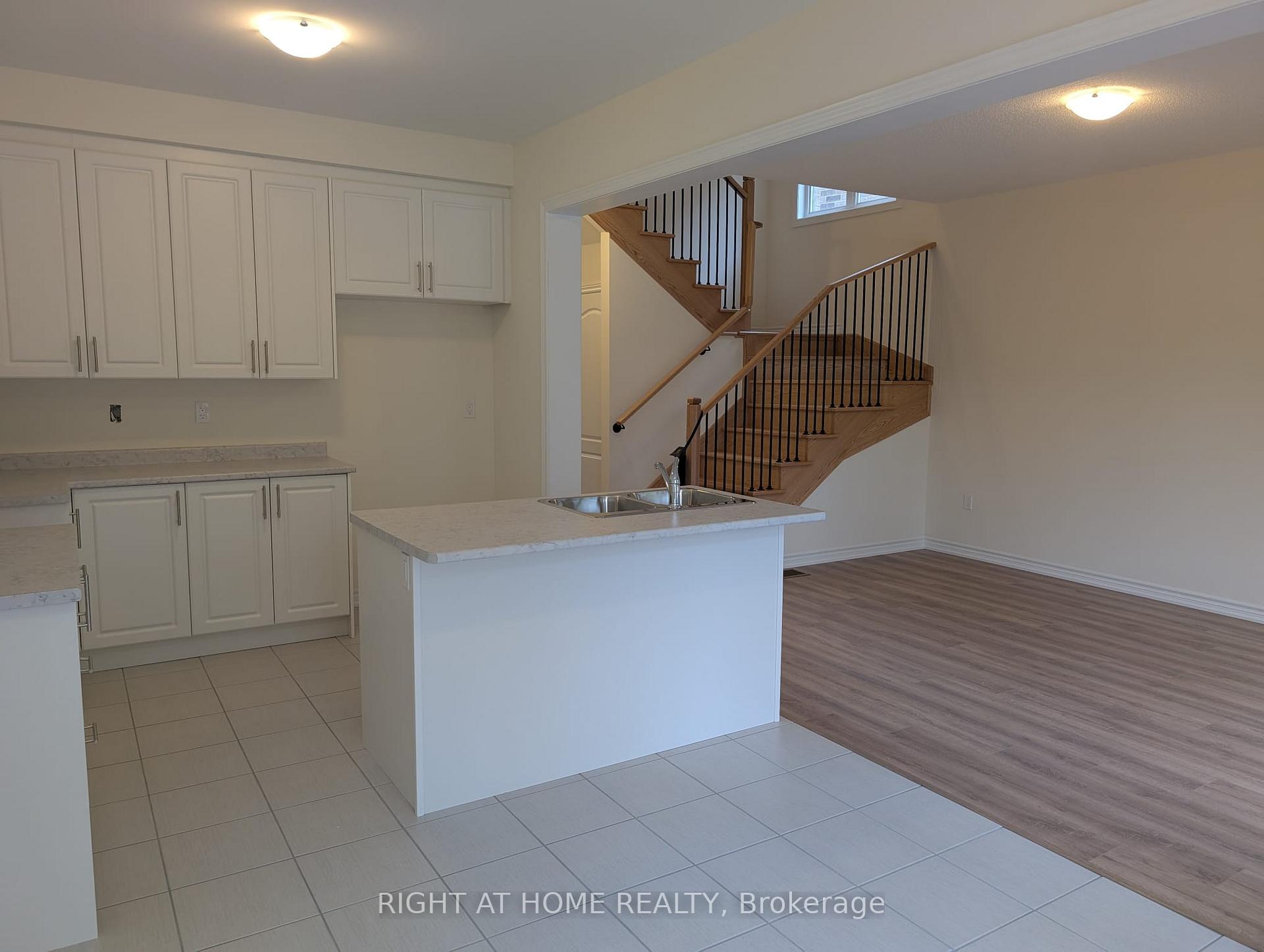 Photo 5 of 66 North Garden Boulevard E, Scugog, Port Perry — HOMEH