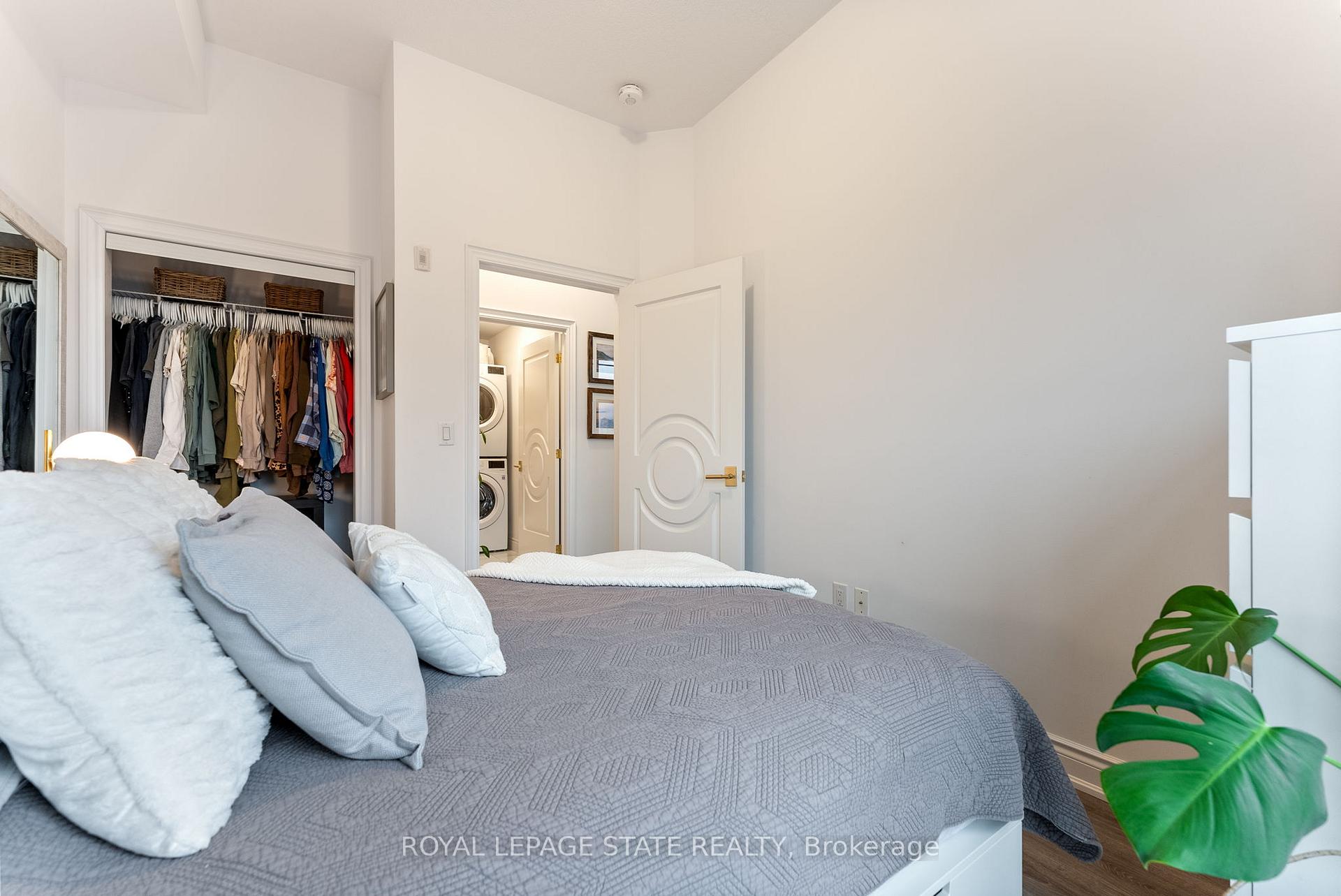 Photo 5 of Unit 1008, 81 Robinson Street, Hamilton, Durand — HOMEH
