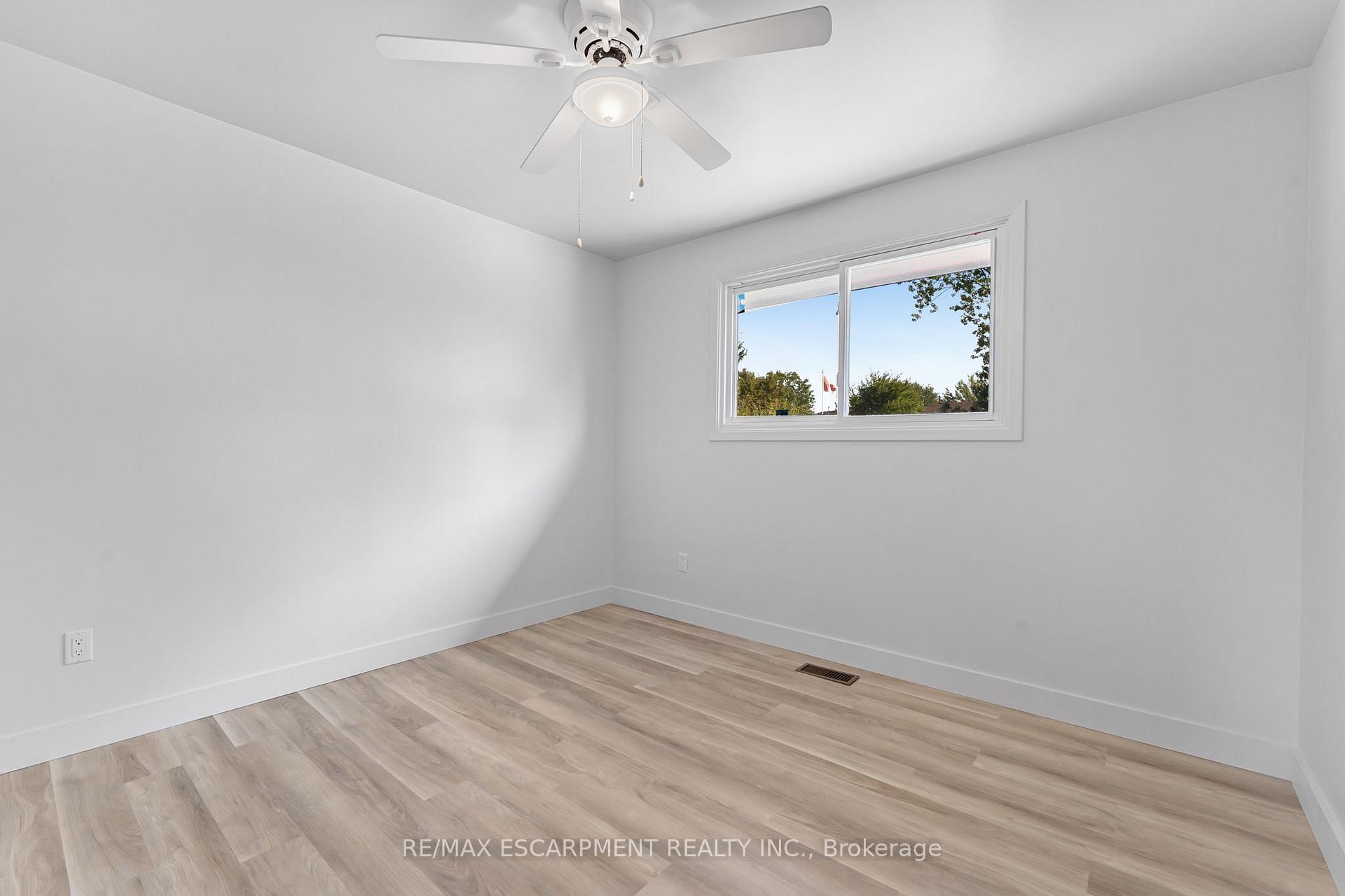 Photo 11 of Unit Main, 110 Pinehurst Drive, Welland, N. Welland — HOMEH