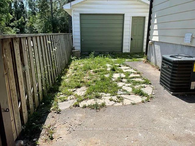 Photo 4 of Unit 1, 88 Eccles Street N, Barrie, Queen's Park — HOMEH