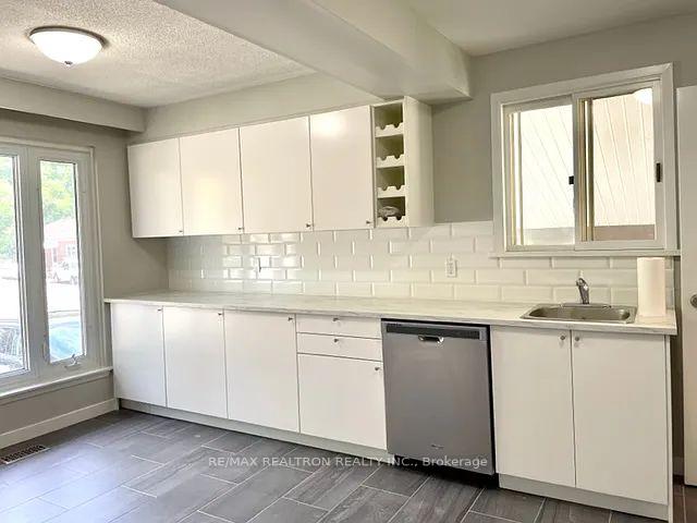 Photo 3 of Unit 1, 88 Eccles Street N, Barrie, Queen's Park — HOMEH