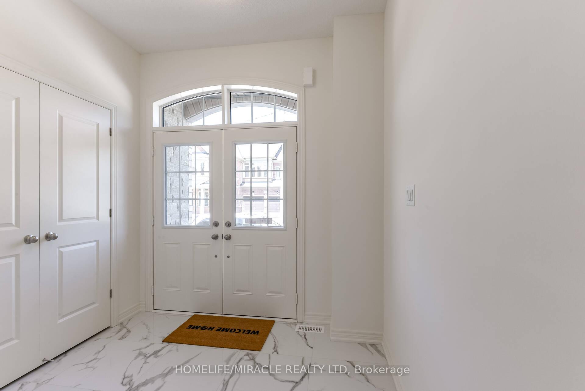 Photo 2 of 21 Ezra Crescent, Brampton, Northwest Brampton — HOMEH