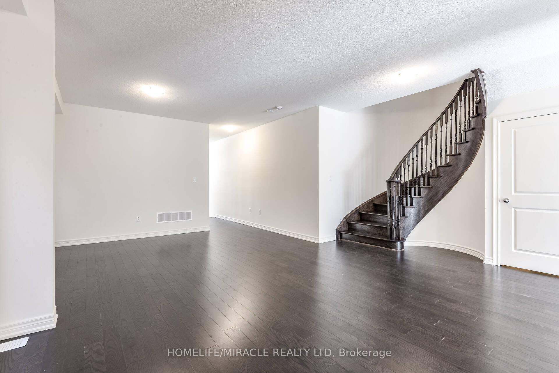 Photo 3 of 21 Ezra Crescent, Brampton, Northwest Brampton — HOMEH