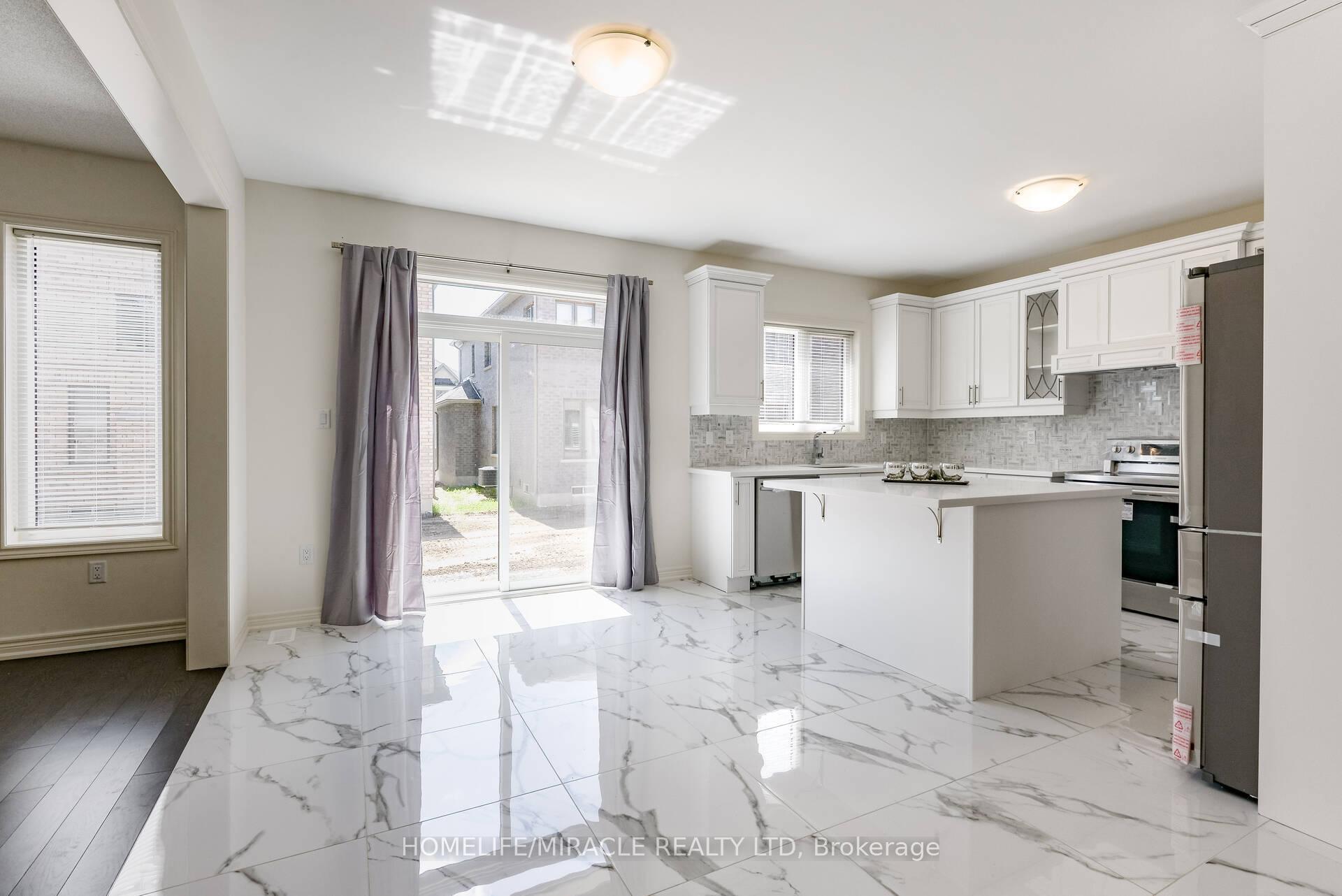 Photo 7 of 21 Ezra Crescent, Brampton, Northwest Brampton — HOMEH