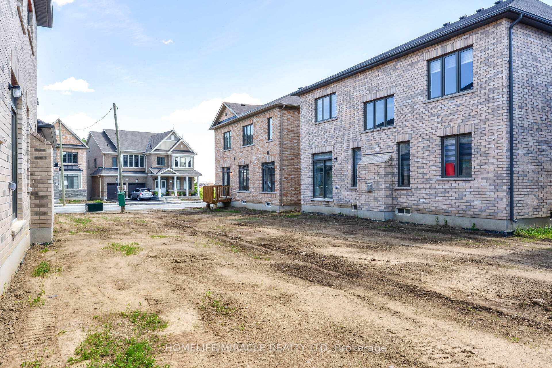 Photo 33 of 21 Ezra Crescent, Brampton, Northwest Brampton — HOMEH