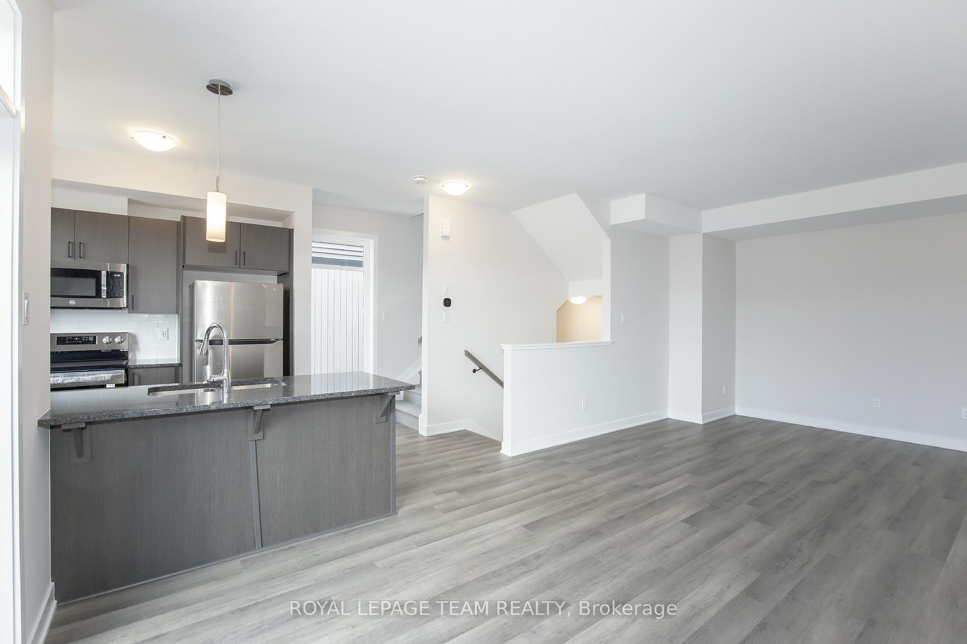 Photo 10 of 206 Tussock Private, Ottawa, Blossom Park/Kemp Park/Findlay Creek — HOMEH