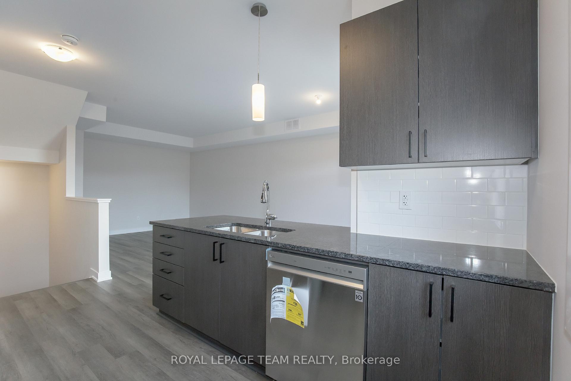 Photo 9 of 206 Tussock Private, Ottawa, Blossom Park/Kemp Park/Findlay Creek — HOMEH