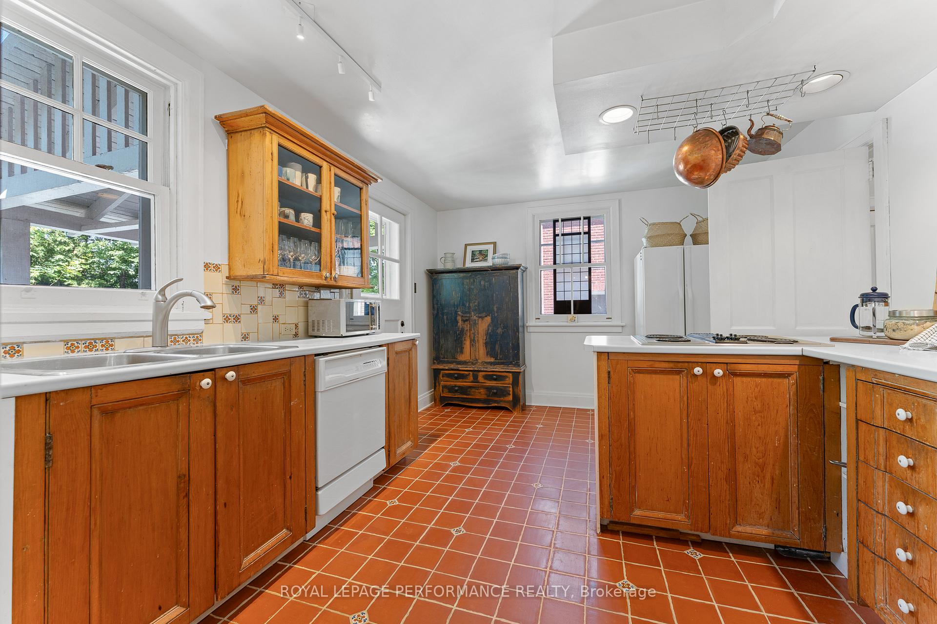 Photo 10 of 458 Melbourne Avenue, Ottawa, McKellar/Highland — HOMEH
