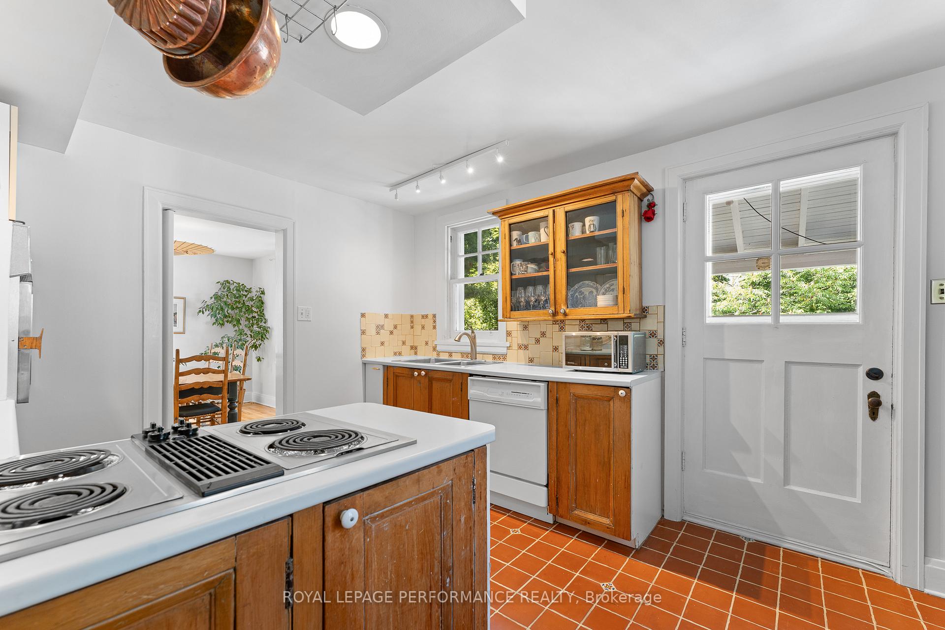 Photo 14 of 458 Melbourne Avenue, Ottawa, McKellar/Highland — HOMEH