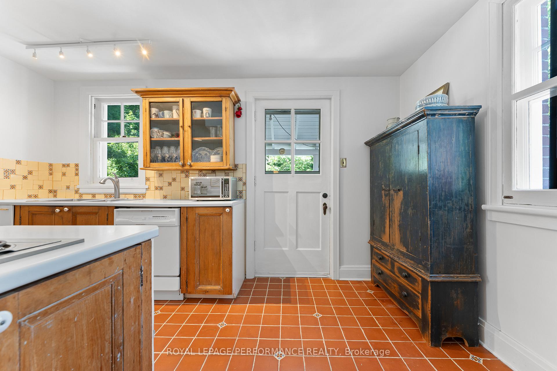 Photo 13 of 458 Melbourne Avenue, Ottawa, McKellar/Highland — HOMEH