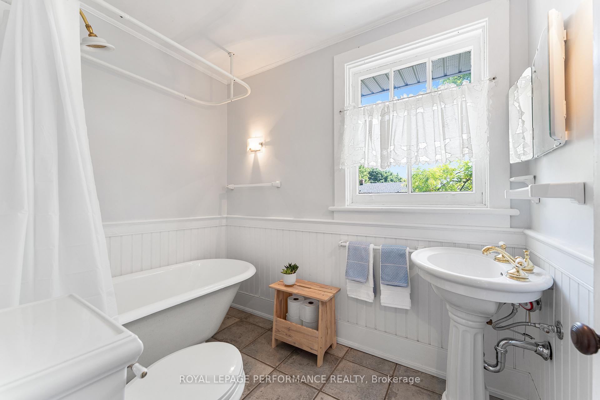 Photo 32 of 458 Melbourne Avenue, Ottawa, McKellar/Highland — HOMEH