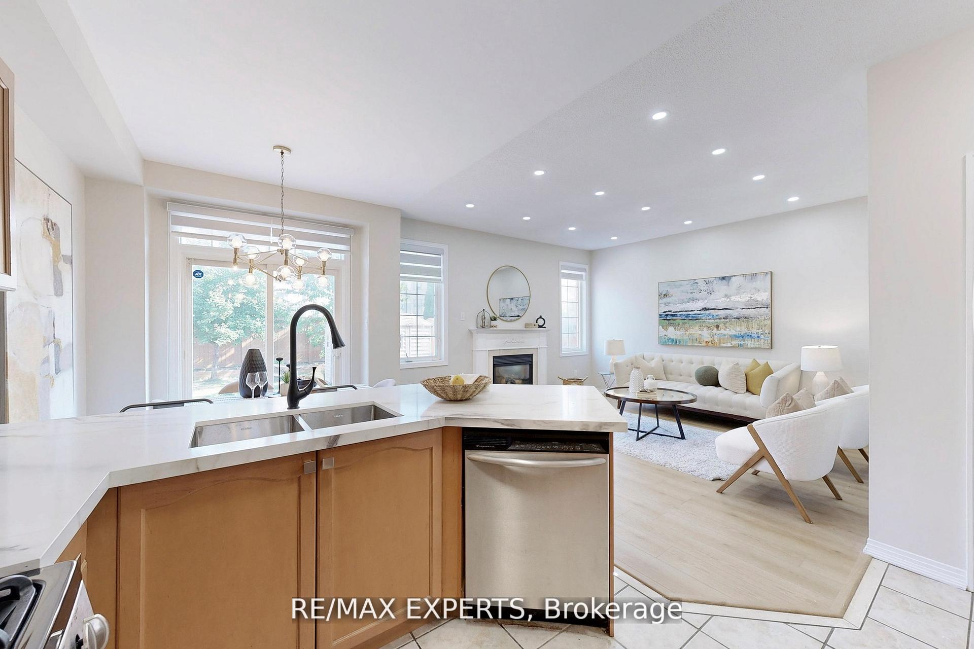 Photo 5 of 187 Hopecrest Road, Markham, Cachet — HOMEH