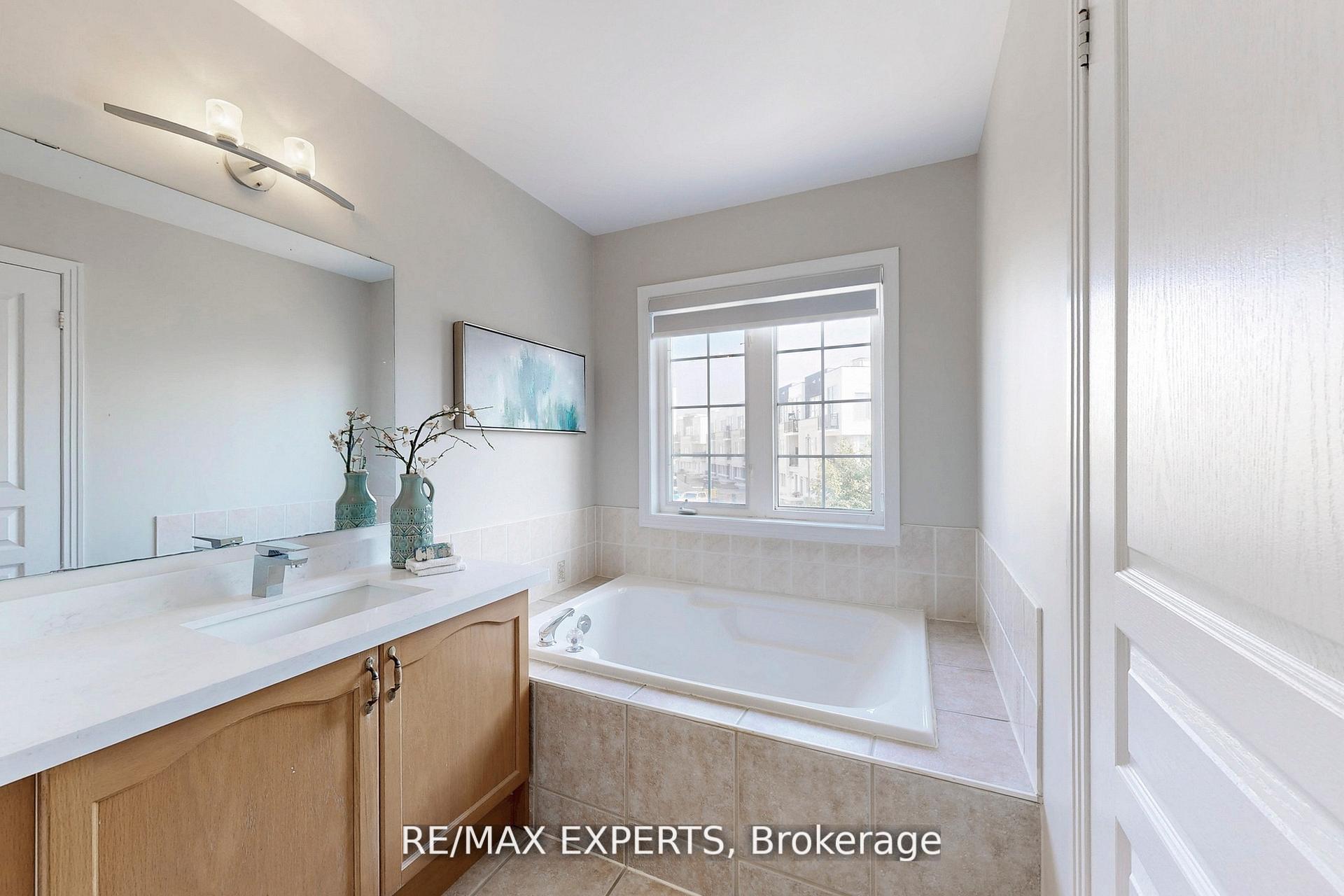 Photo 11 of 187 Hopecrest Road, Markham, Cachet — HOMEH