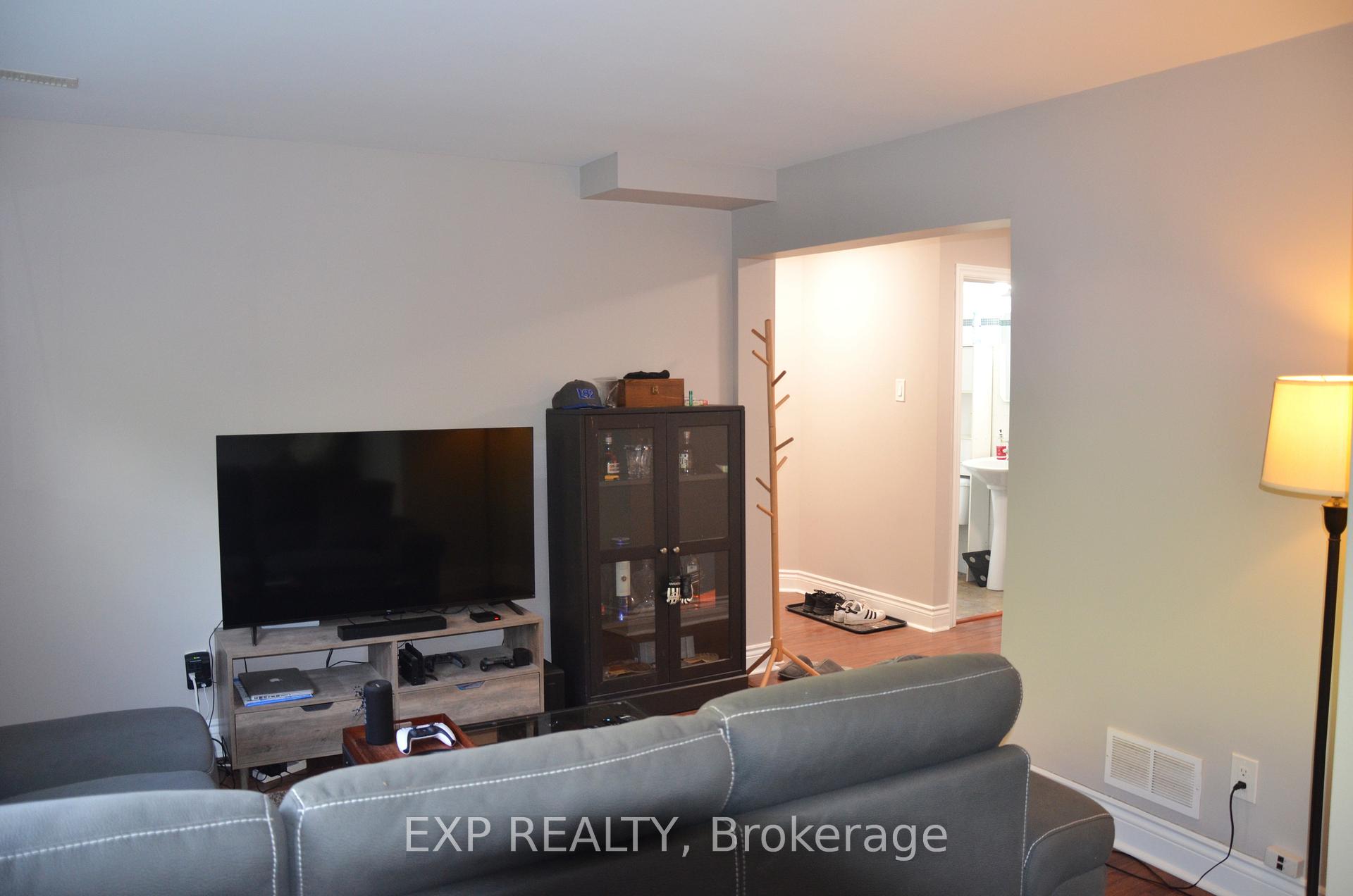 Photo 3 of Unit 1, 42 Lavergne Street, Ottawa, Vanier — HOMEH
