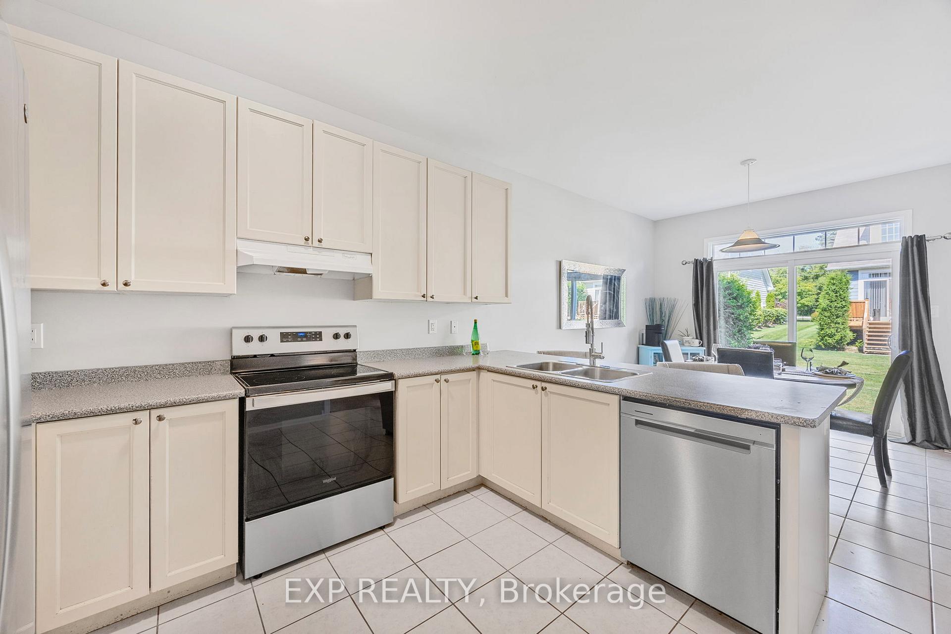 Photo 7 of Unit 4, 24 Providence Way, Wasaga Beach — HOMEH